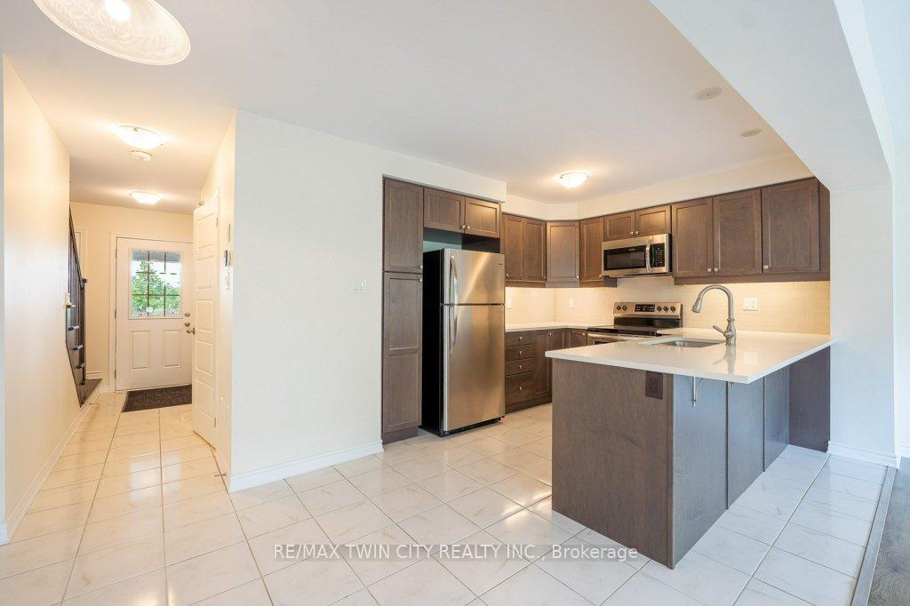 Photo 9 of Unit 20, 455 Guelph Avenue, Cambridge, Silver Heights — HOMEH