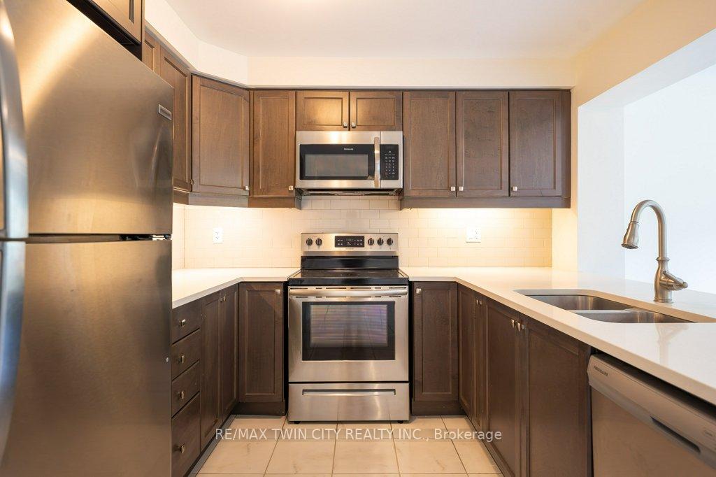 Photo 10 of Unit 20, 455 Guelph Avenue, Cambridge, Silver Heights — HOMEH