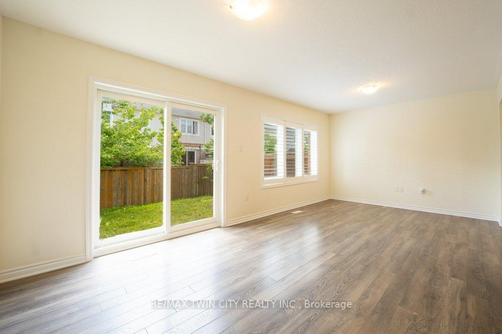 Photo 13 of Unit 20, 455 Guelph Avenue, Cambridge, Silver Heights — HOMEH