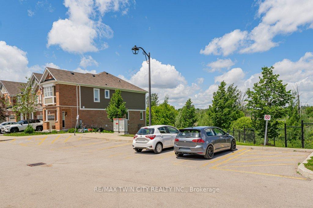 Photo 33 of Unit 20, 455 Guelph Avenue, Cambridge, Silver Heights — HOMEH