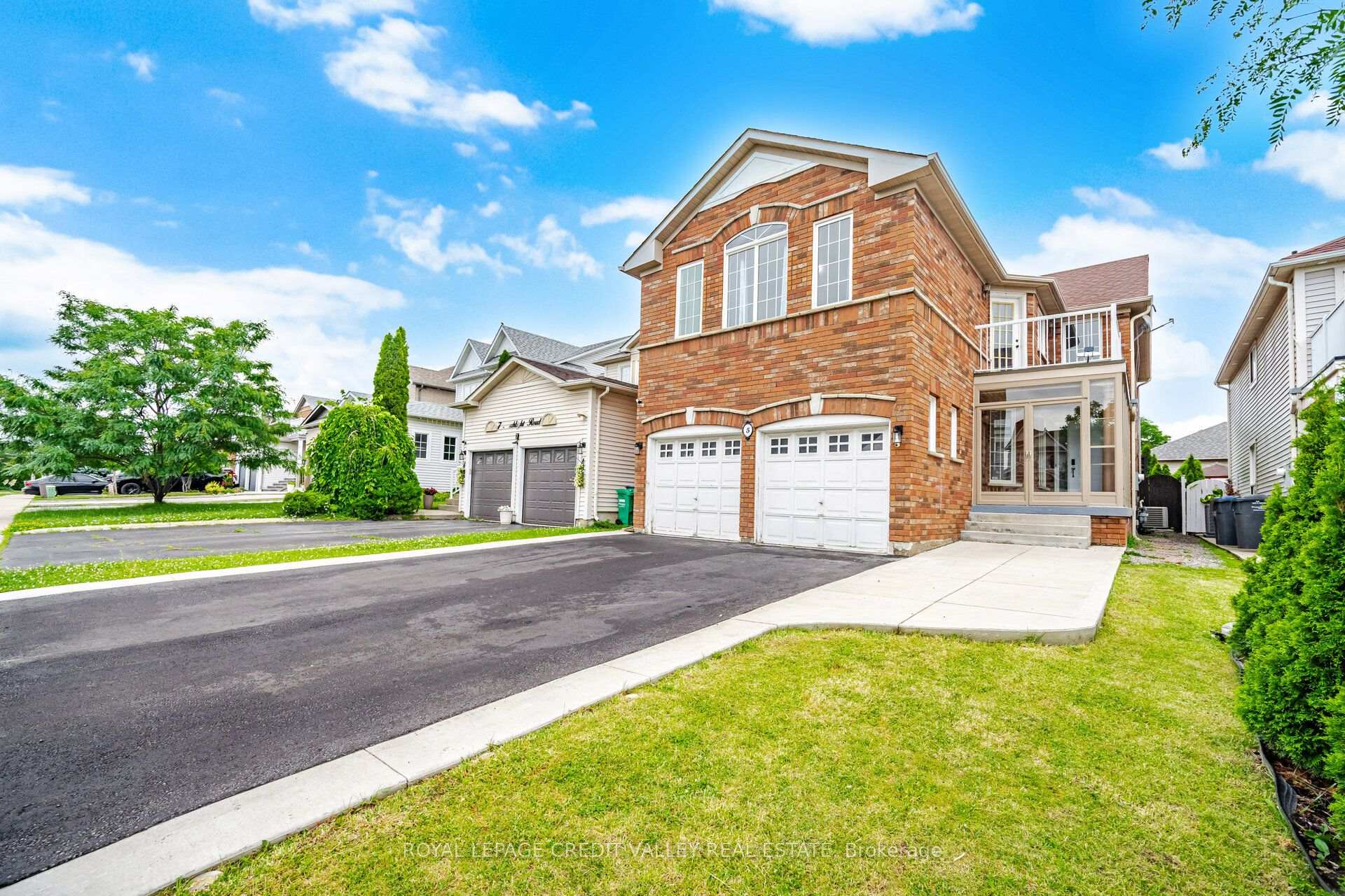 Photo 4 of 5 Porchlight Road, Brampton, Fletcher's Creek Village — HOMEH