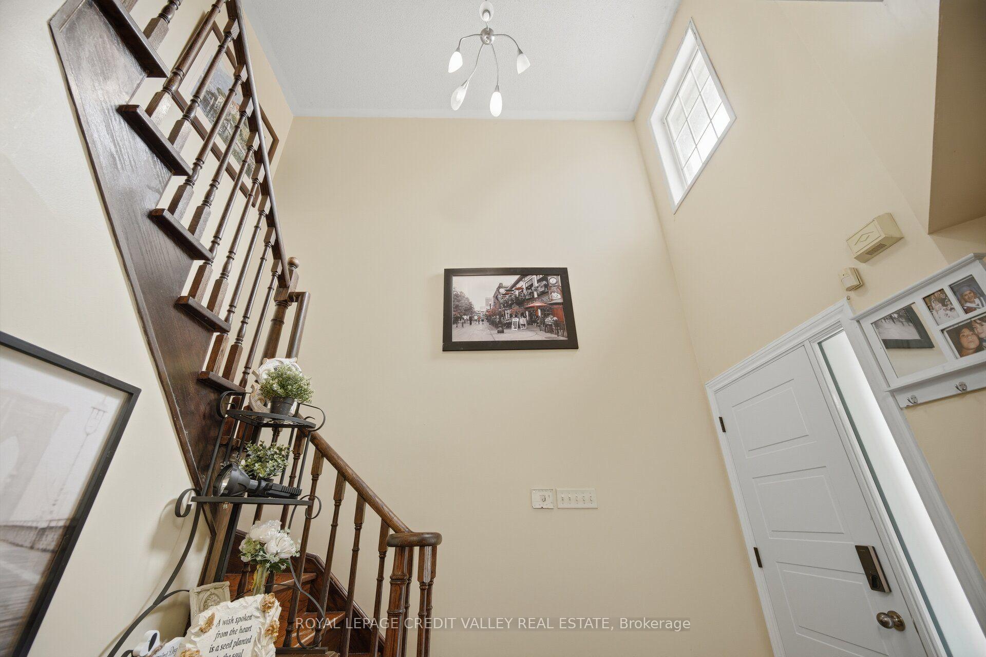 Photo 7 of 5 Porchlight Road, Brampton, Fletcher's Creek Village — HOMEH