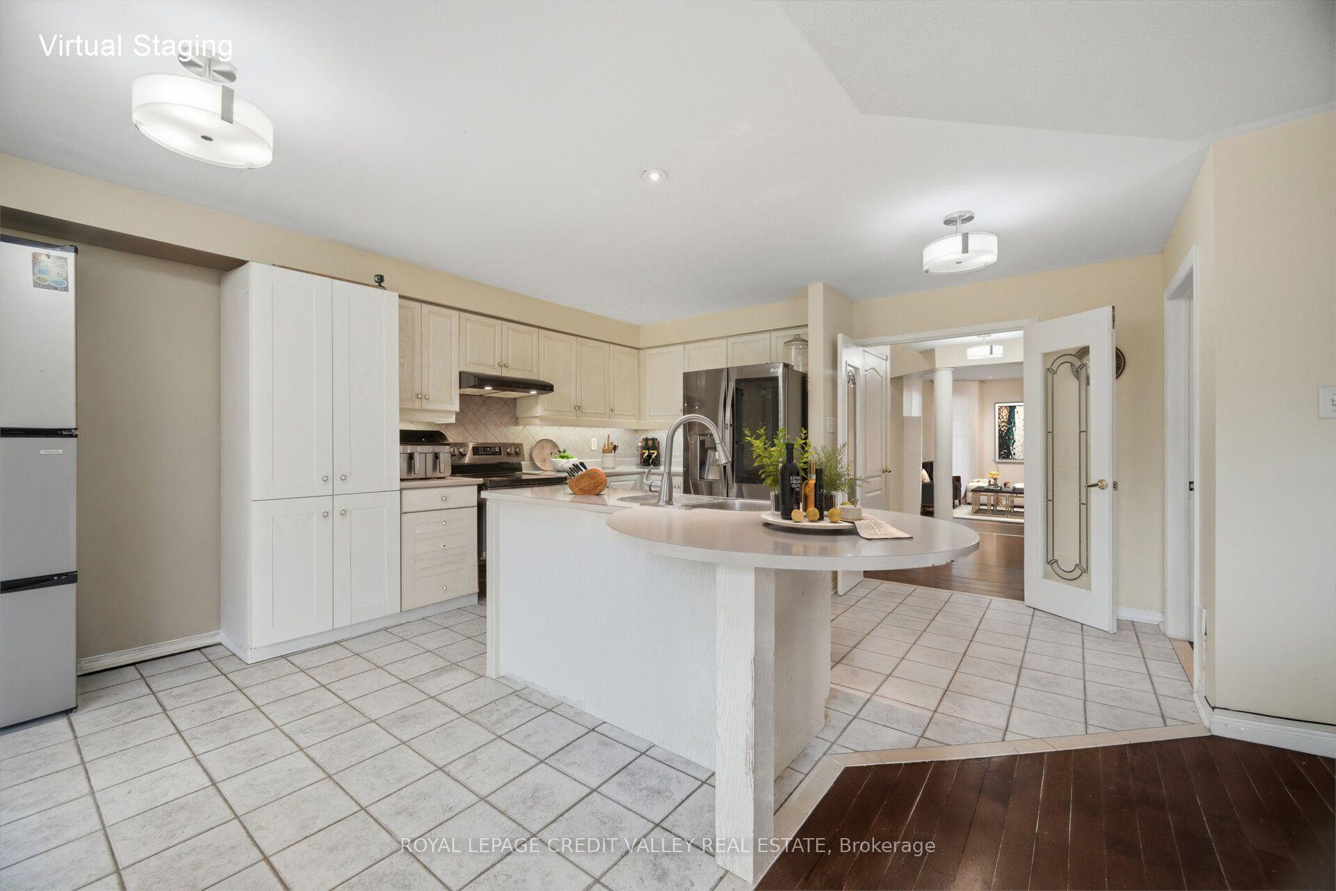 Photo 13 of 5 Porchlight Road, Brampton, Fletcher's Creek Village — HOMEH