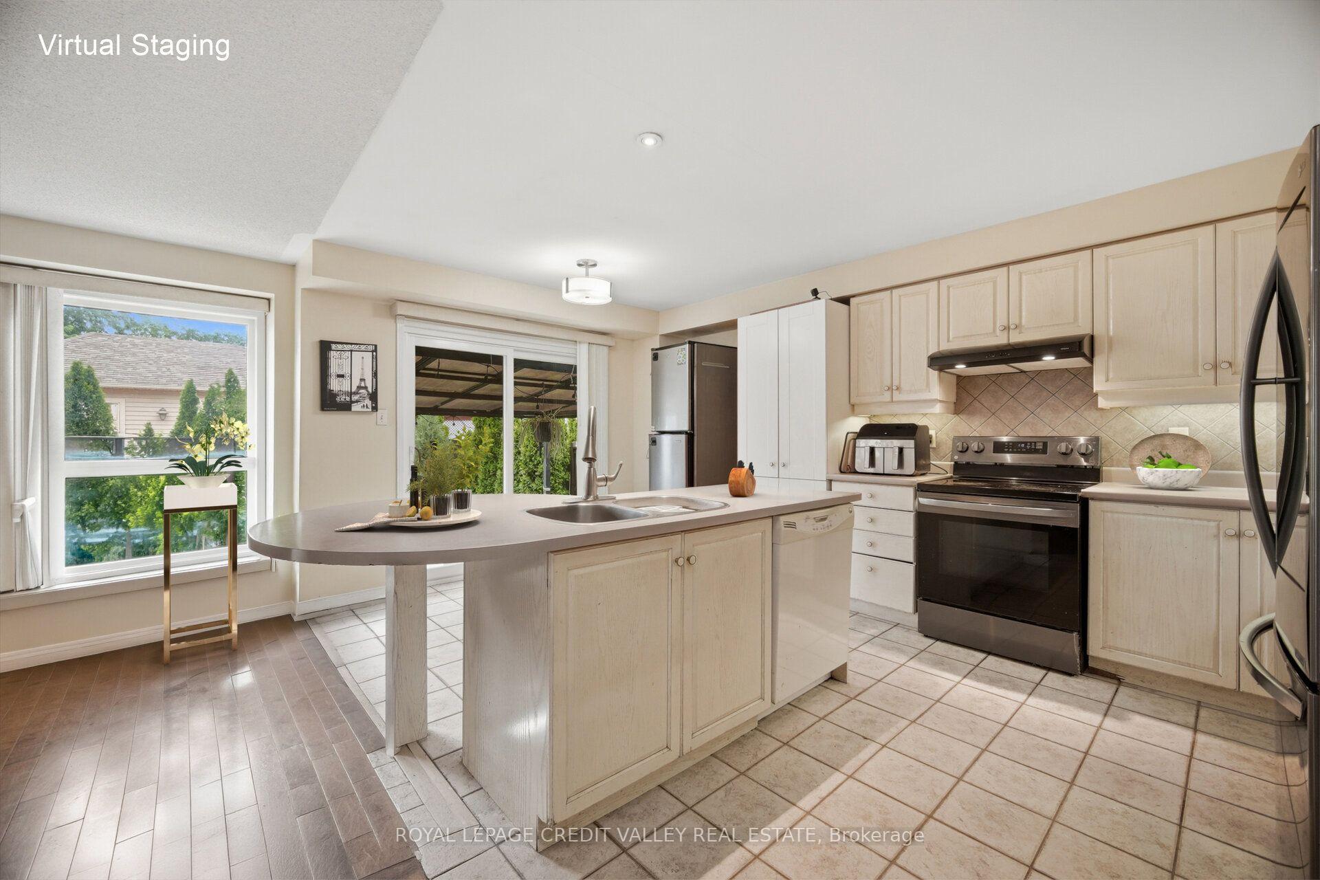 Photo 14 of 5 Porchlight Road, Brampton, Fletcher's Creek Village — HOMEH