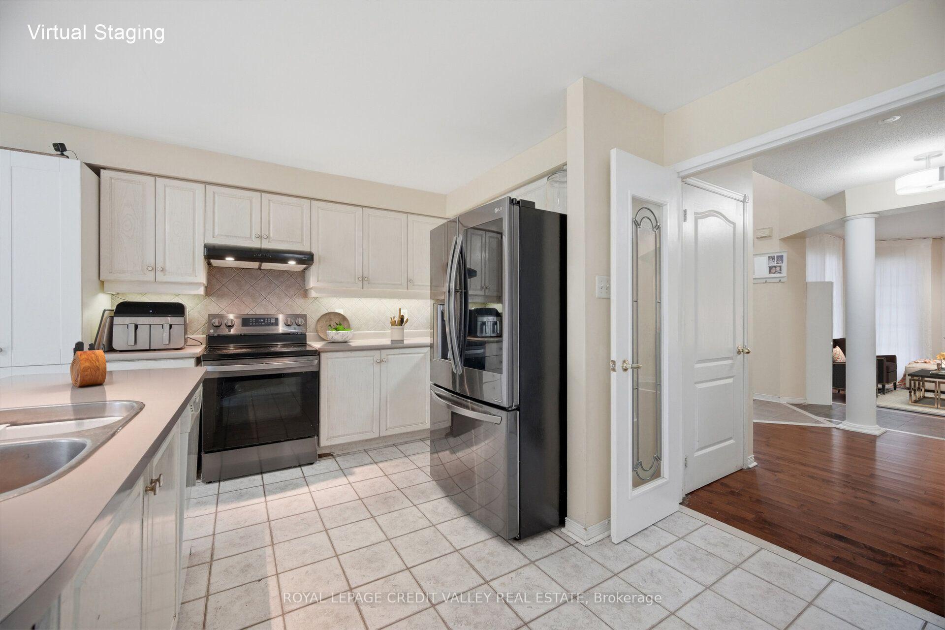 Photo 15 of 5 Porchlight Road, Brampton, Fletcher's Creek Village — HOMEH