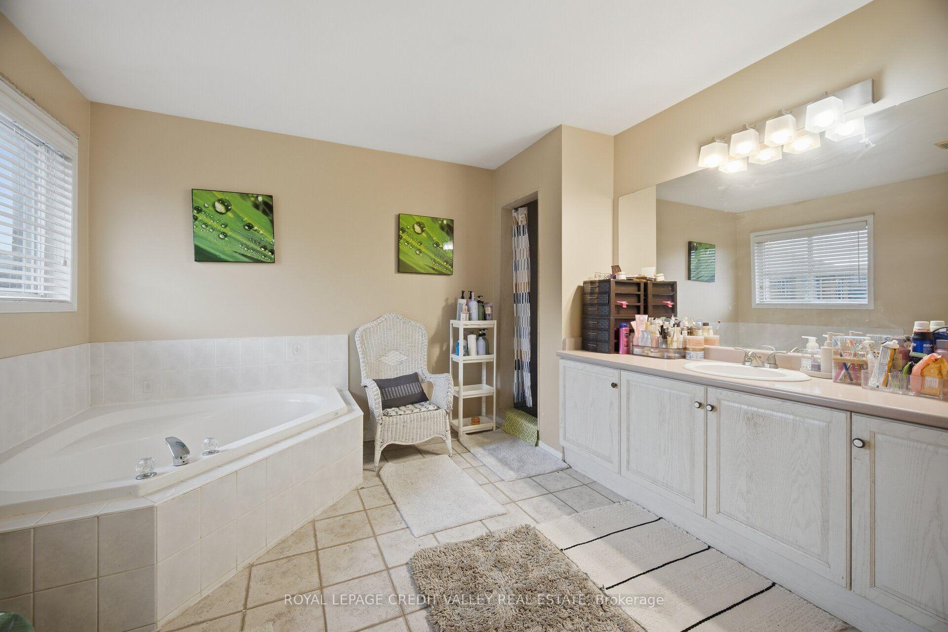 Photo 24 of 5 Porchlight Road, Brampton, Fletcher's Creek Village — HOMEH