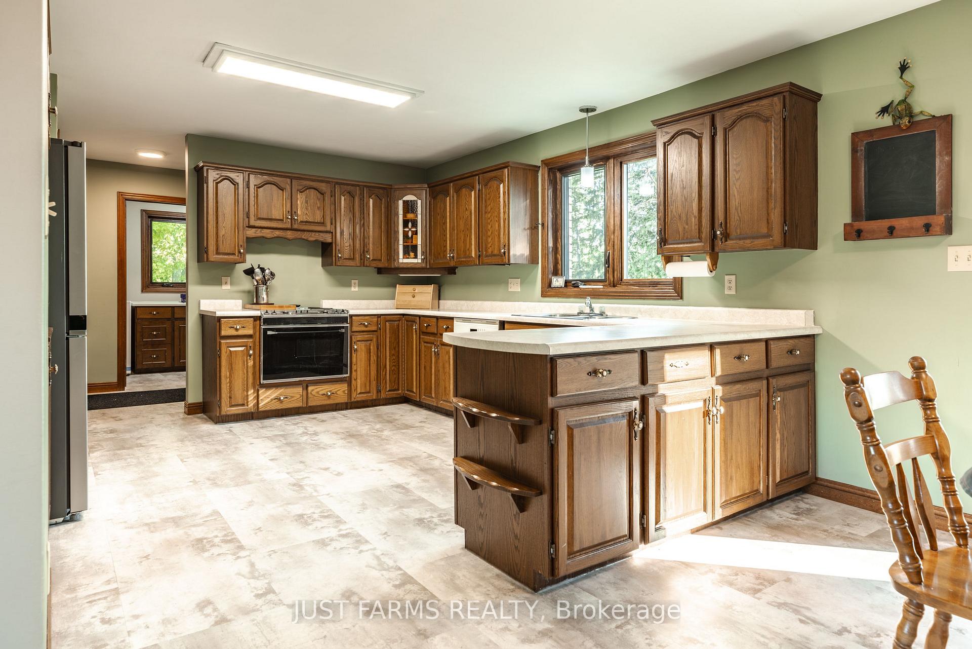 Photo 14 of 23923 Sutherland Road, Strathroy-Caradoc, Mount Brydges — HOMEH