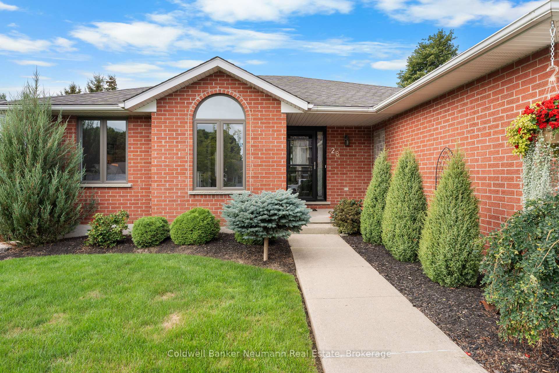 Photo 4 of 28 Keating Drive, Centre Wellington, Elora/Salem — HOMEH