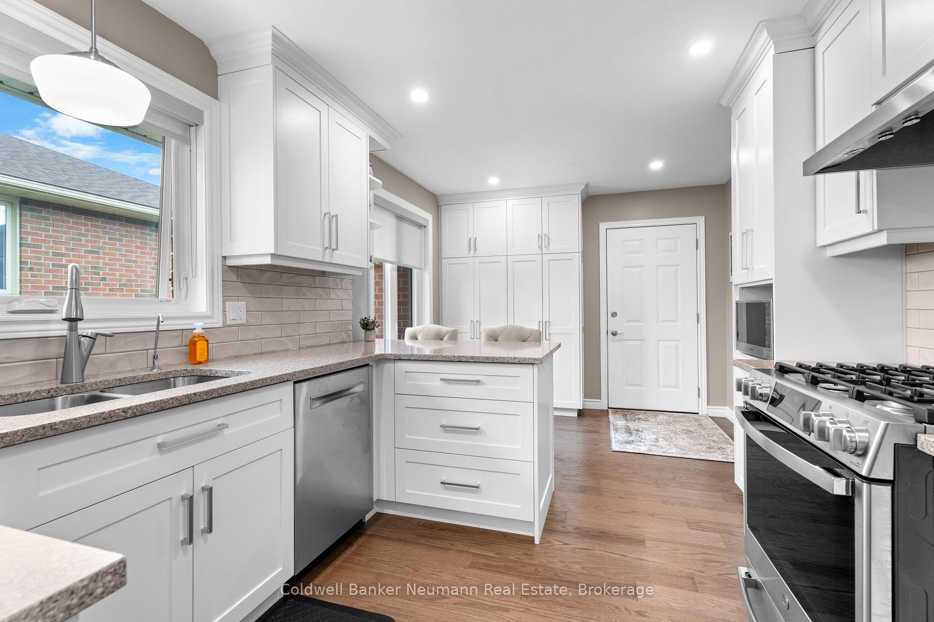 Photo 5 of 28 Keating Drive, Centre Wellington, Elora/Salem — HOMEH
