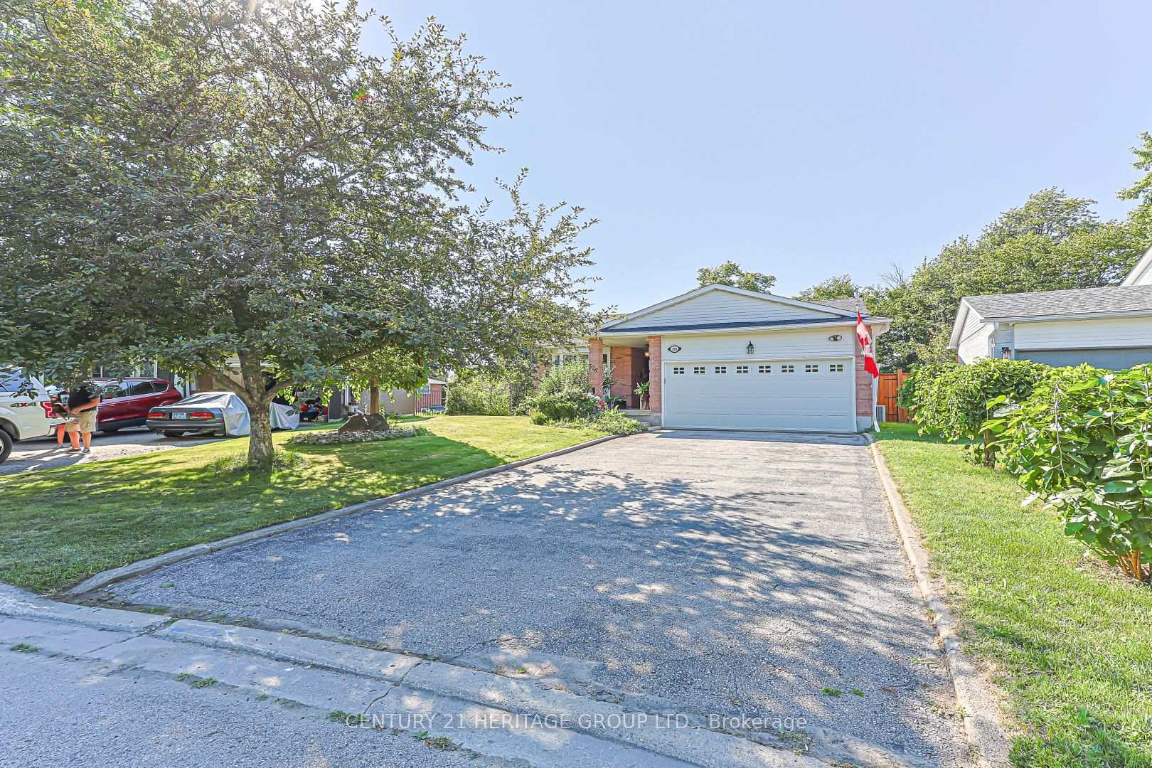 Front of 326 Darlington Crescent