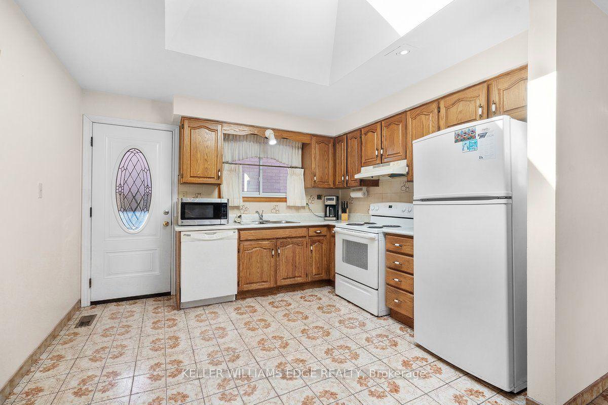 Photo 4 of 45 Juniper Drive, Hamilton, Stoney Creek — HOMEH