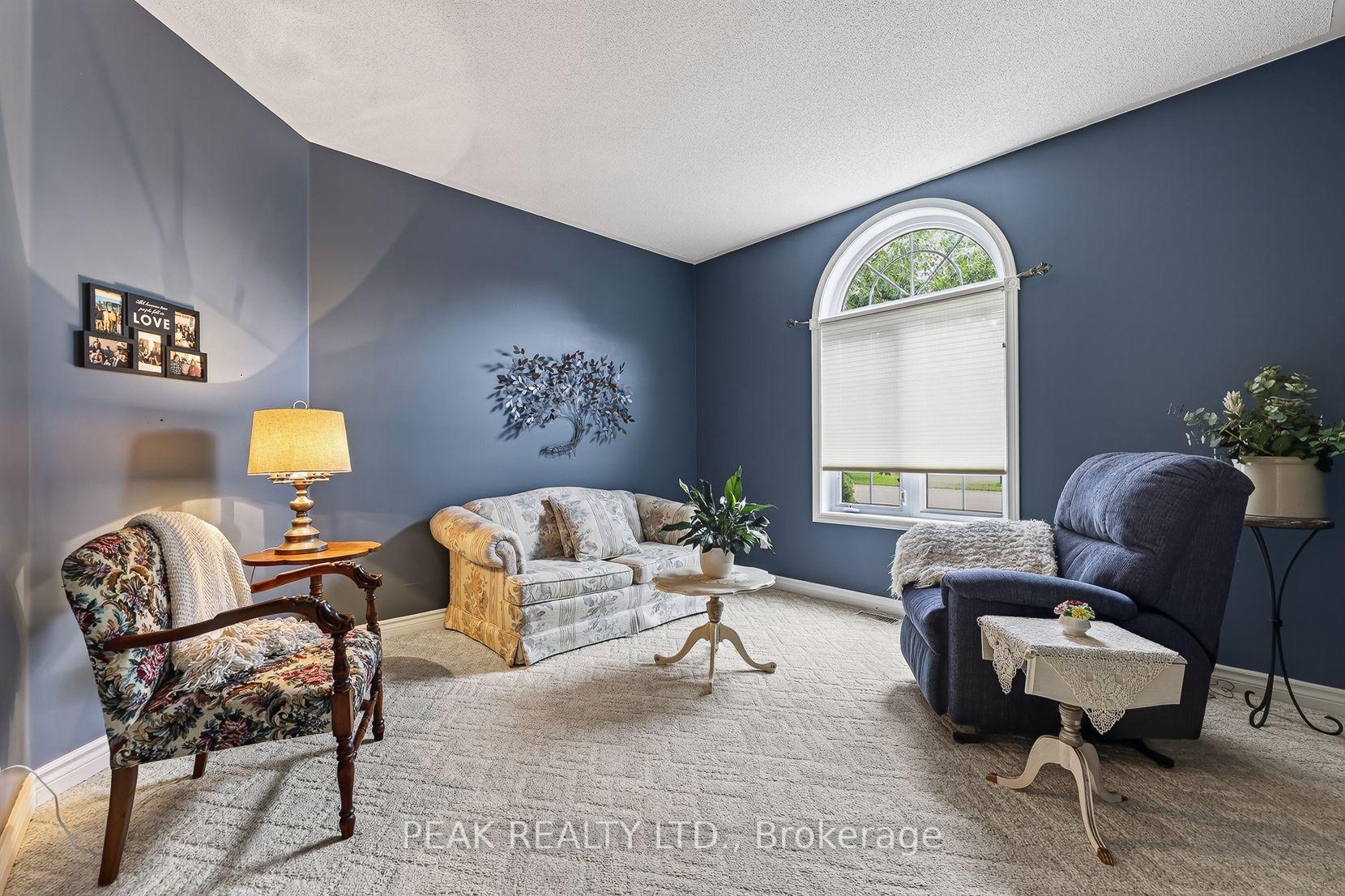 Photo 13 of 92 Shephard Place, Wilmot, New Hamburg — HOMEH