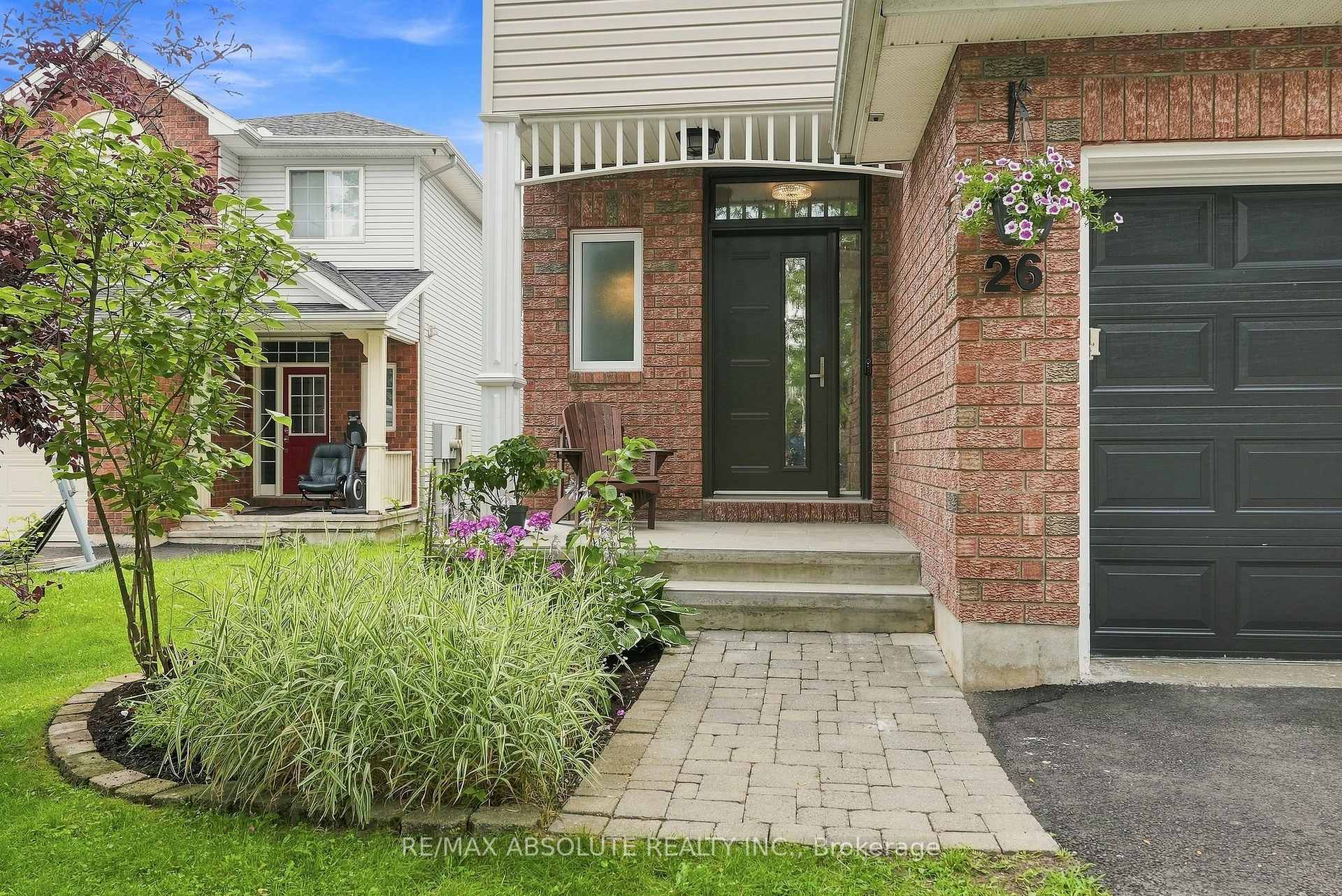 Photo 2 of 26 Milner Downs Crescent, Ottawa, Kanata - Emerald Meadows/Trailwest — HOMEH