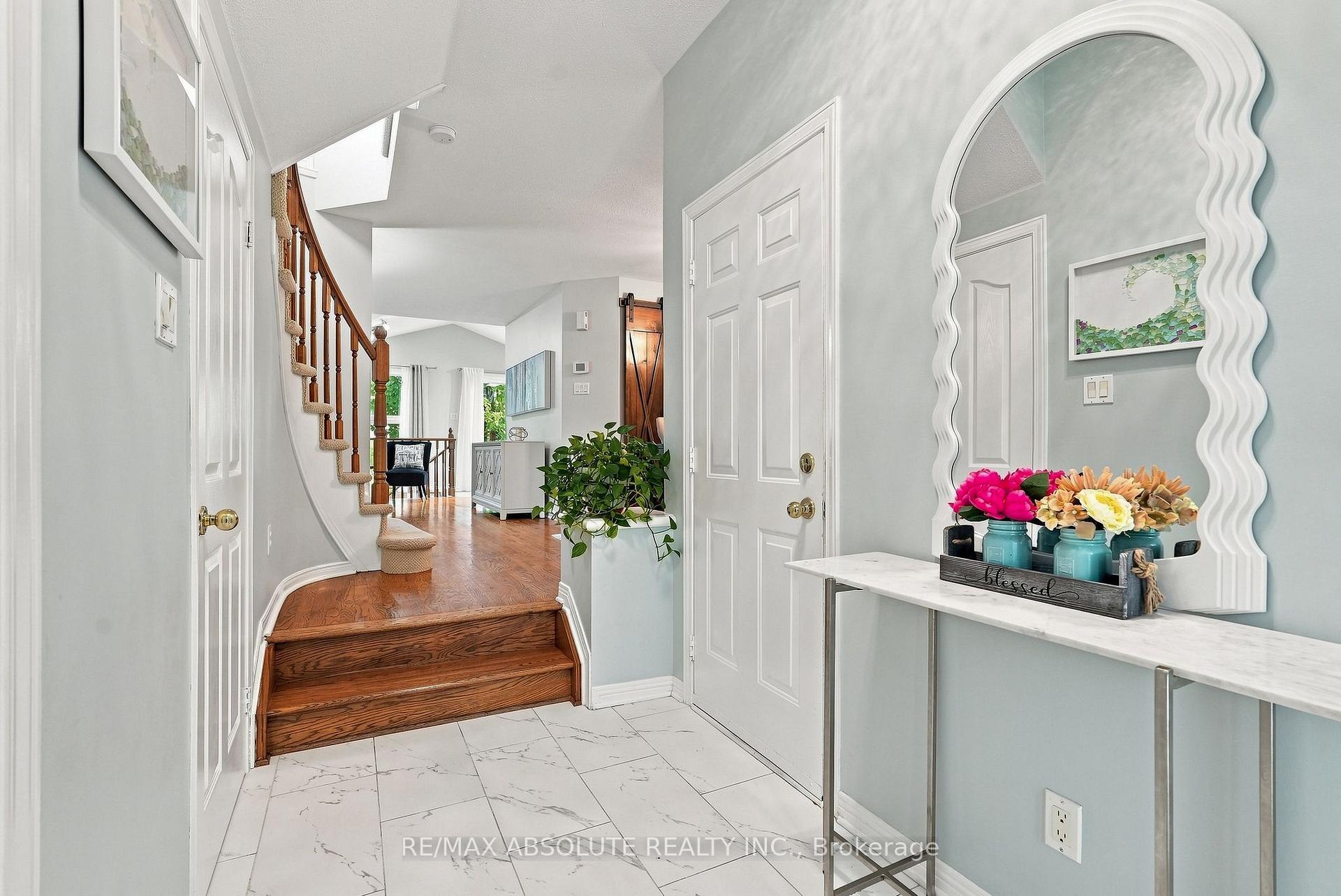Photo 4 of 26 Milner Downs Crescent, Ottawa, Kanata - Emerald Meadows/Trailwest — HOMEH