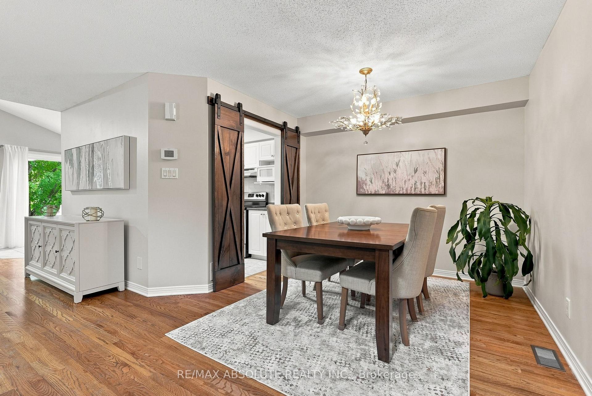 Photo 7 of 26 Milner Downs Crescent, Ottawa, Kanata - Emerald Meadows/Trailwest — HOMEH