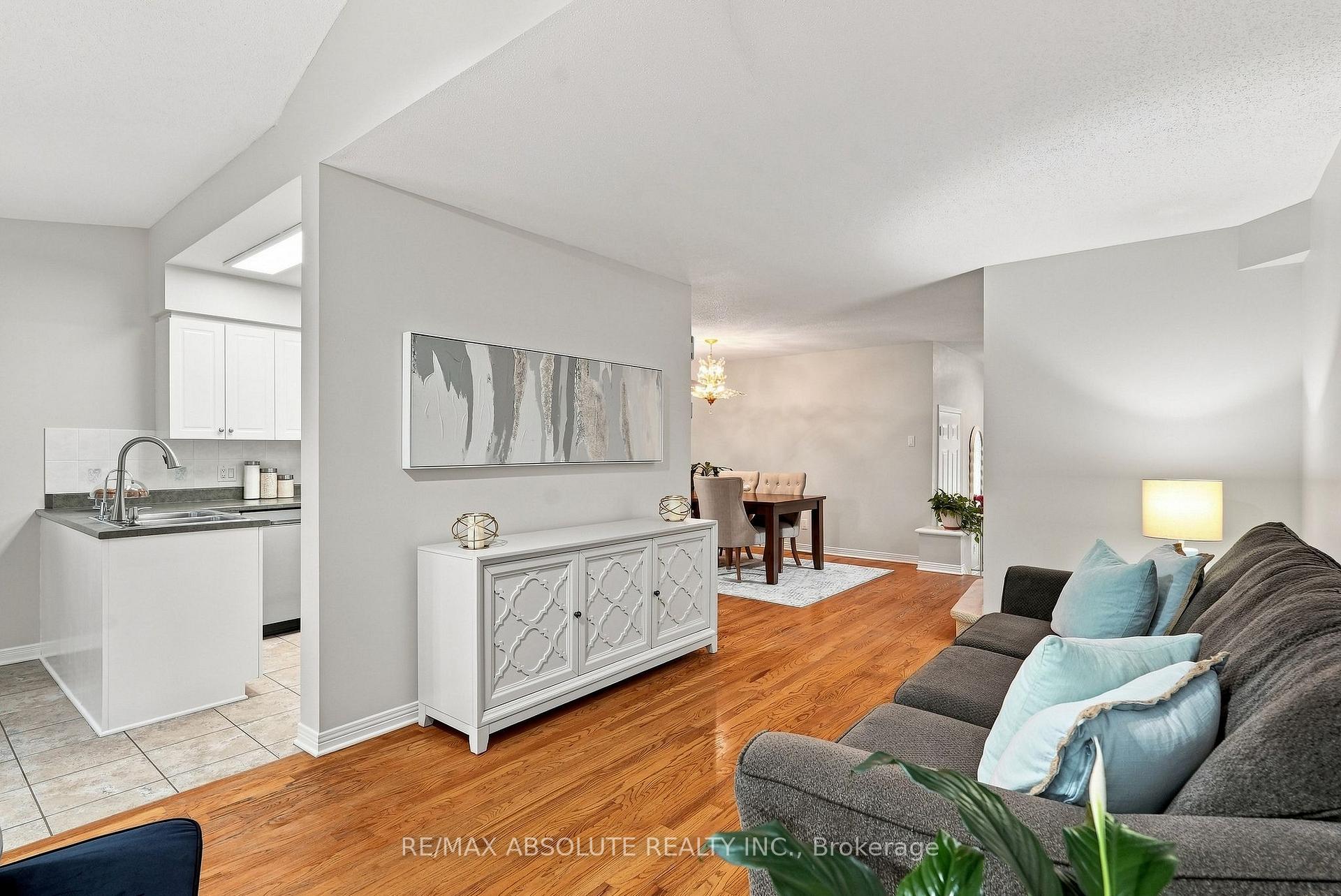 Photo 11 of 26 Milner Downs Crescent, Ottawa, Kanata - Emerald Meadows/Trailwest — HOMEH