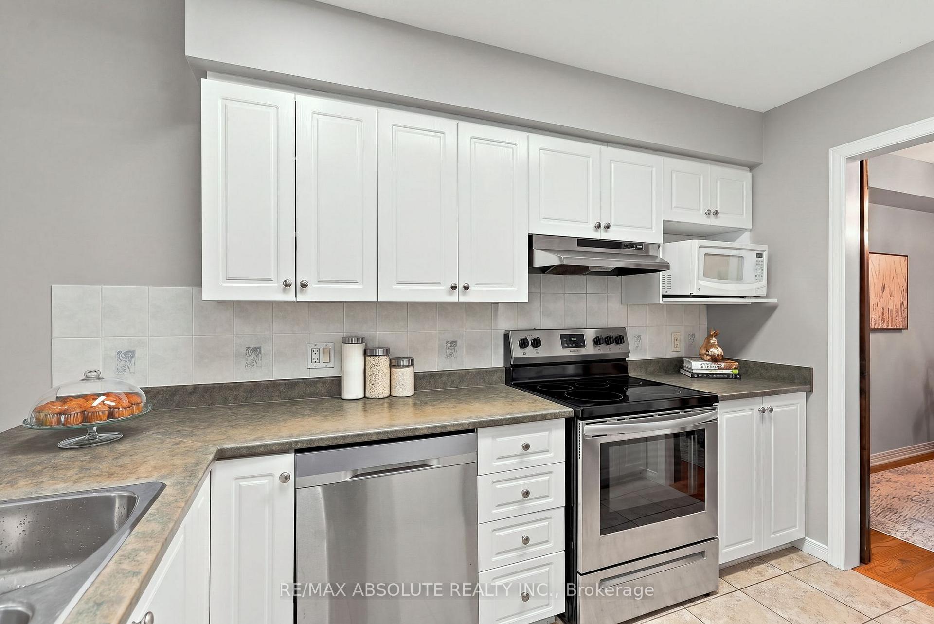 Photo 14 of 26 Milner Downs Crescent, Ottawa, Kanata - Emerald Meadows/Trailwest — HOMEH