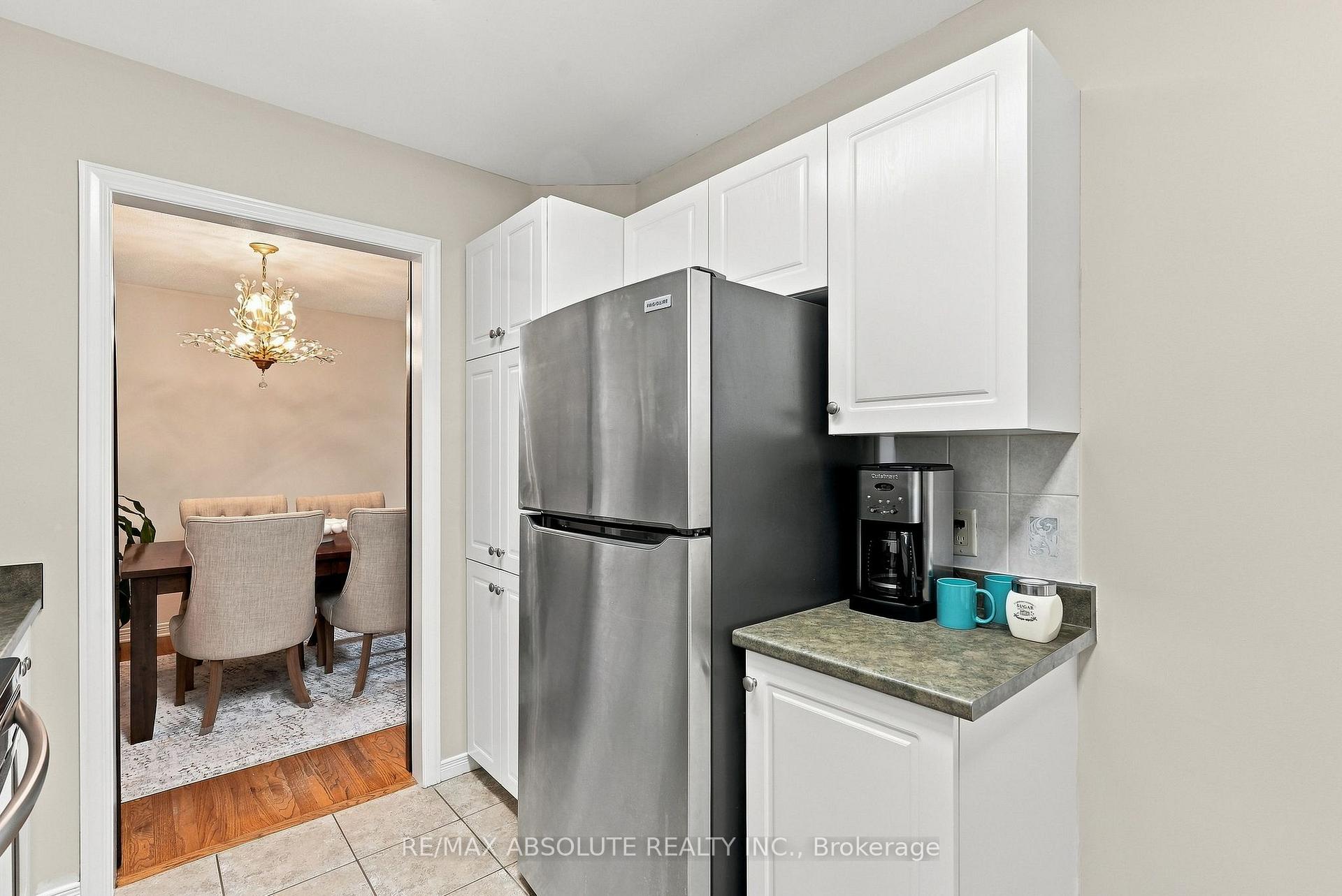 Photo 15 of 26 Milner Downs Crescent, Ottawa, Kanata - Emerald Meadows/Trailwest — HOMEH