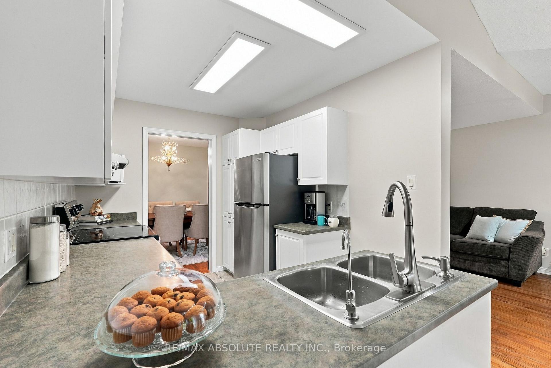 Photo 16 of 26 Milner Downs Crescent, Ottawa, Kanata - Emerald Meadows/Trailwest — HOMEH