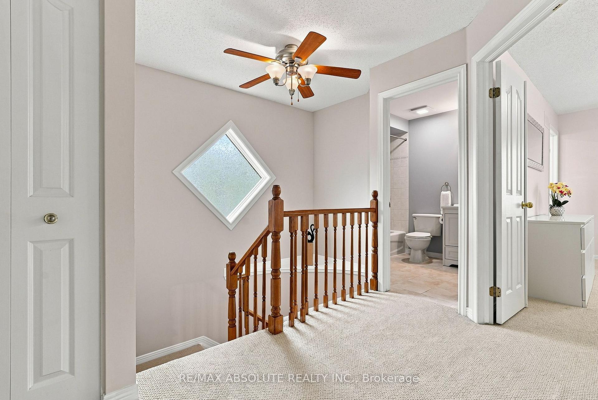 Photo 23 of 26 Milner Downs Crescent, Ottawa, Kanata - Emerald Meadows/Trailwest — HOMEH