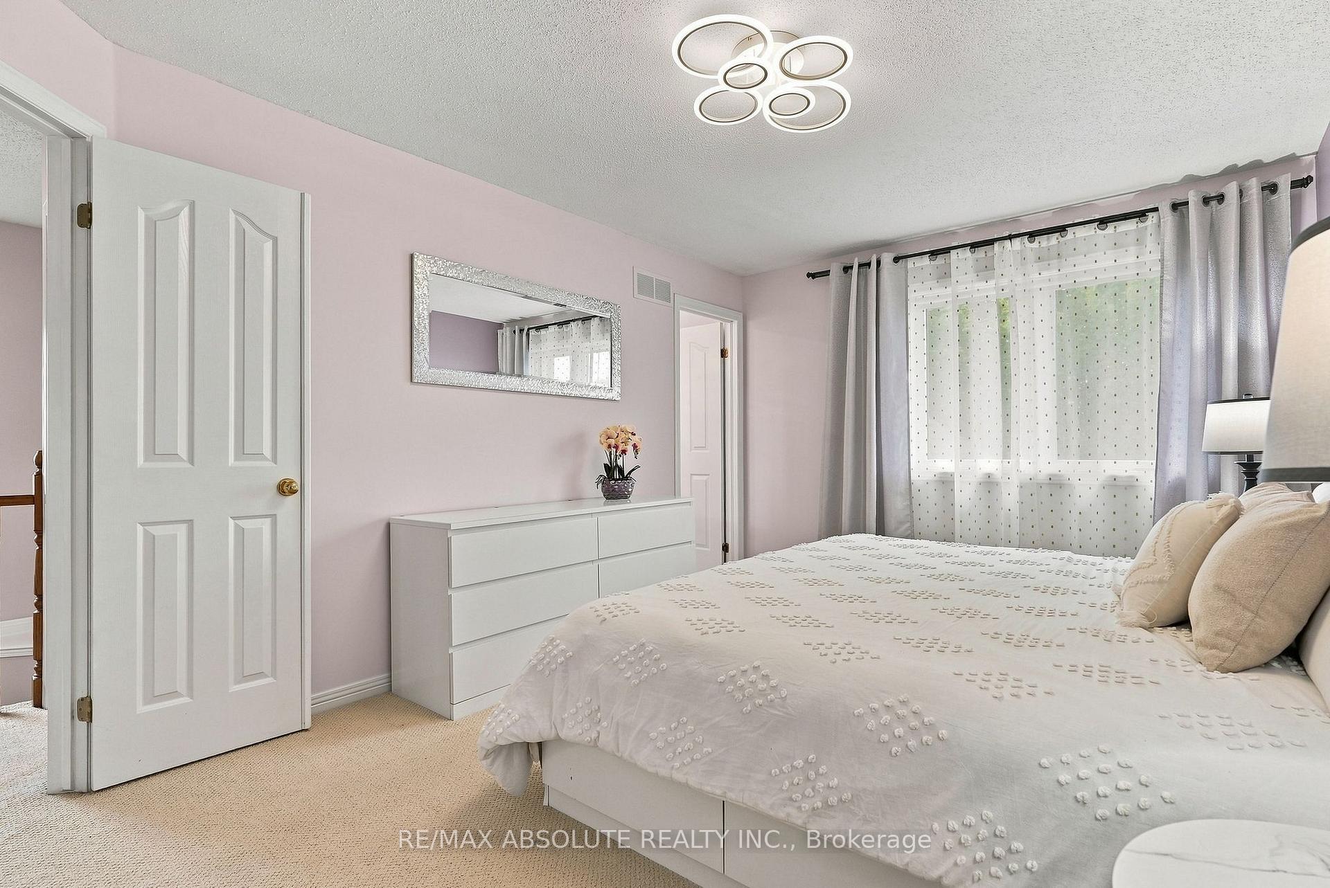 Photo 26 of 26 Milner Downs Crescent, Ottawa, Kanata - Emerald Meadows/Trailwest — HOMEH