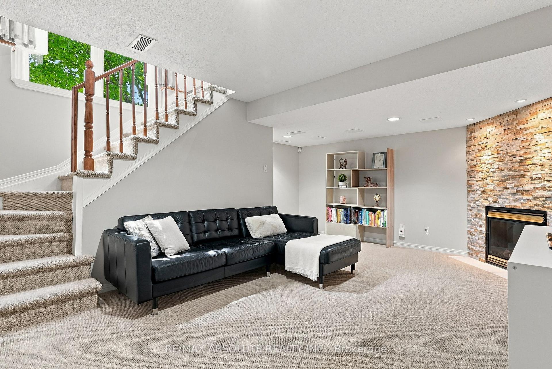 Photo 35 of 26 Milner Downs Crescent, Ottawa, Kanata - Emerald Meadows/Trailwest — HOMEH
