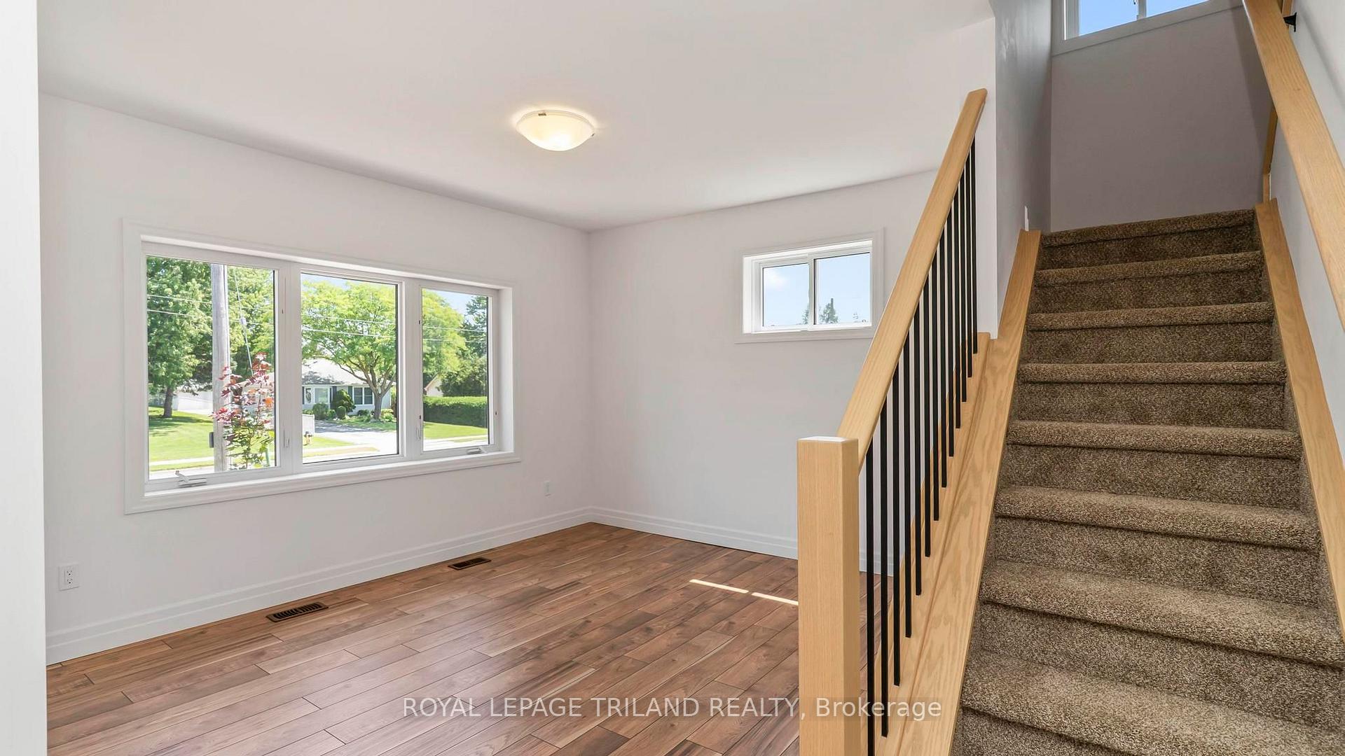 Photo 10 of 114 Fairview Avenue, St. Thomas — HOMEH