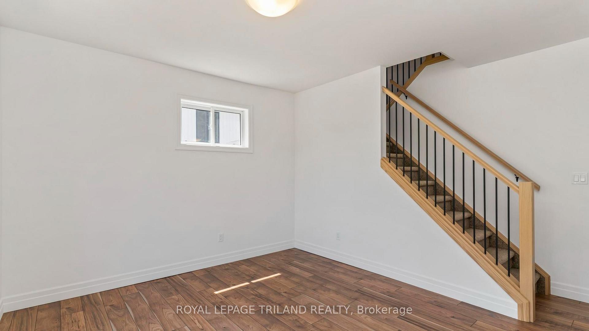 Photo 11 of 114 Fairview Avenue, St. Thomas — HOMEH