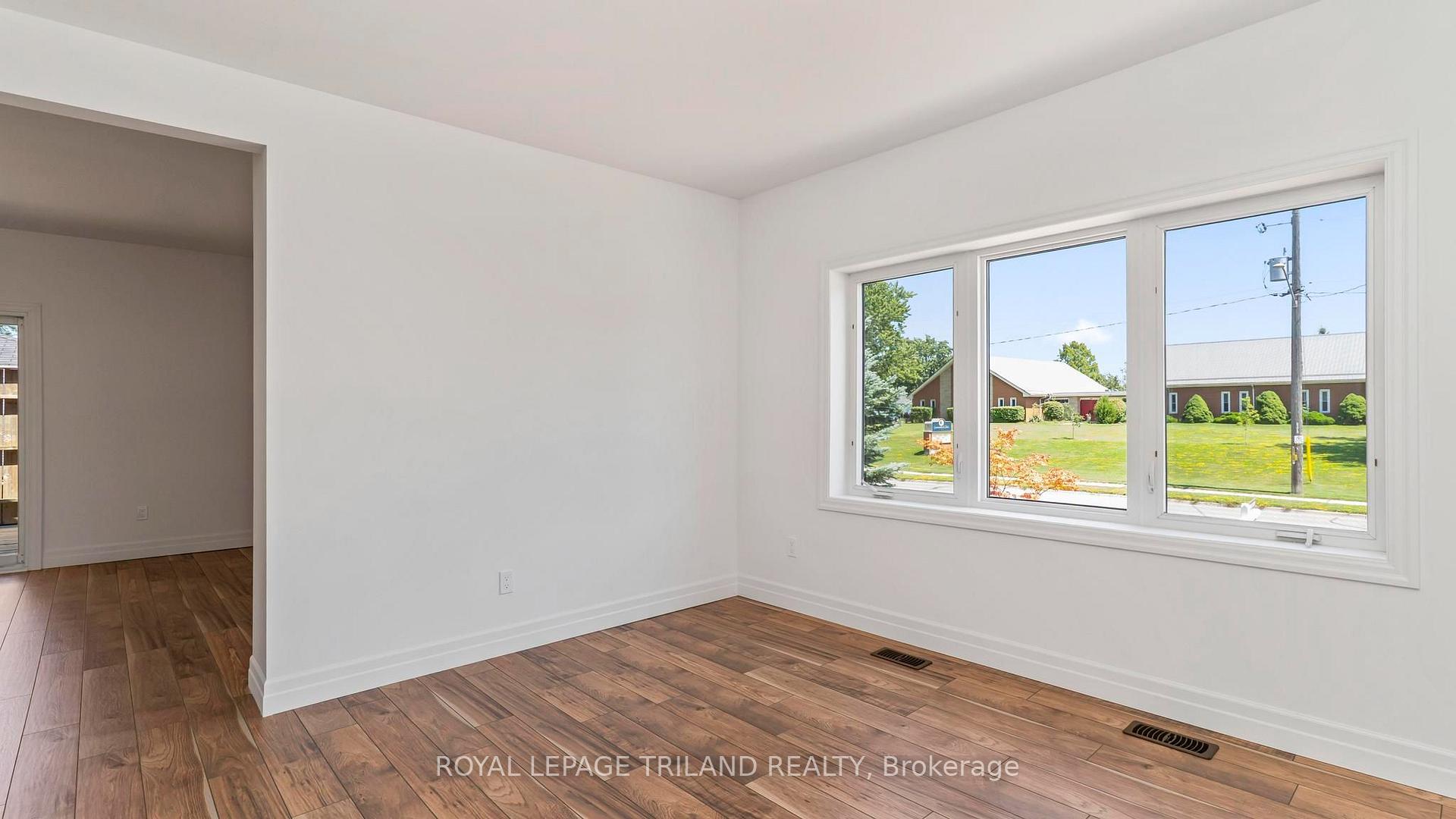 Photo 12 of 114 Fairview Avenue, St. Thomas — HOMEH