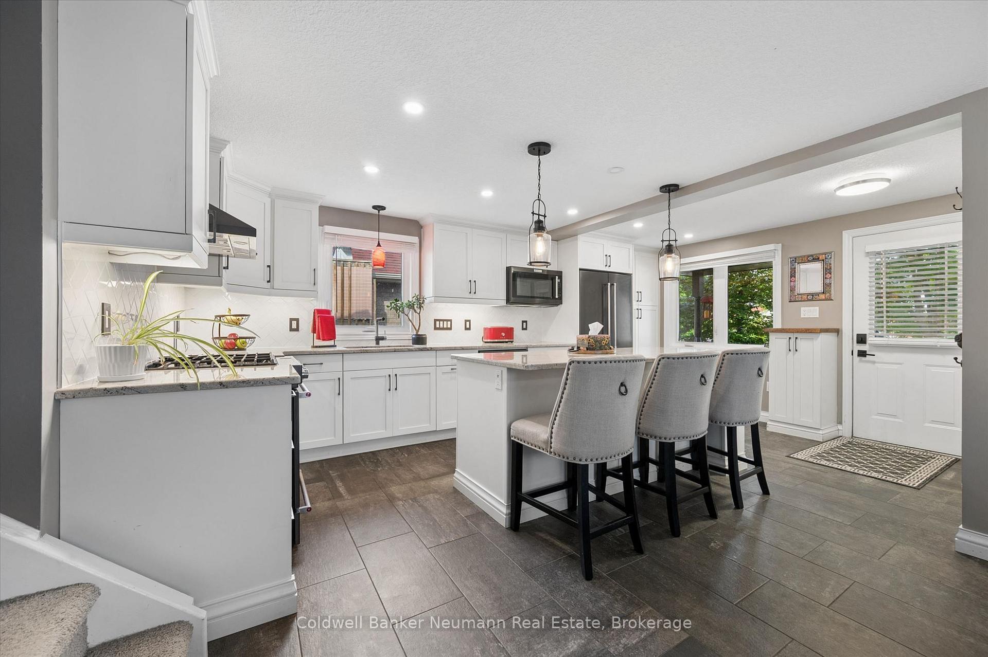 Photo 4 of 81 Candlewood Drive, Guelph, Willow West/Sugarbush/West Acres — HOMEH