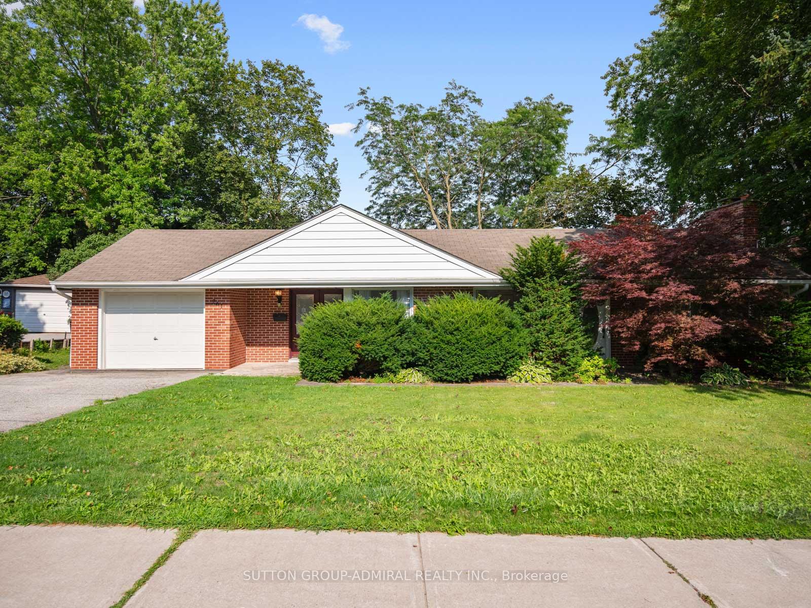 Photo 2 of 261 Carol Avenue, Newmarket, Central Newmarket — HOMEH