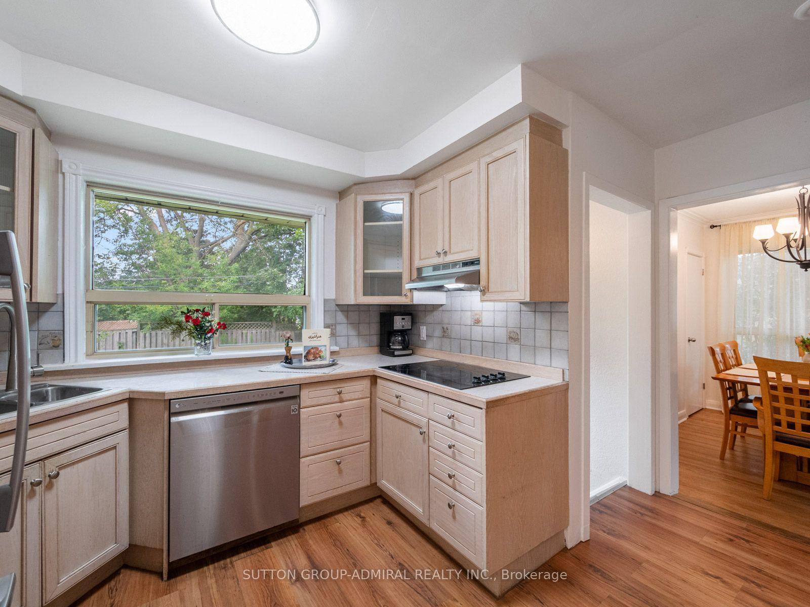 Photo 9 of 261 Carol Avenue, Newmarket, Central Newmarket — HOMEH