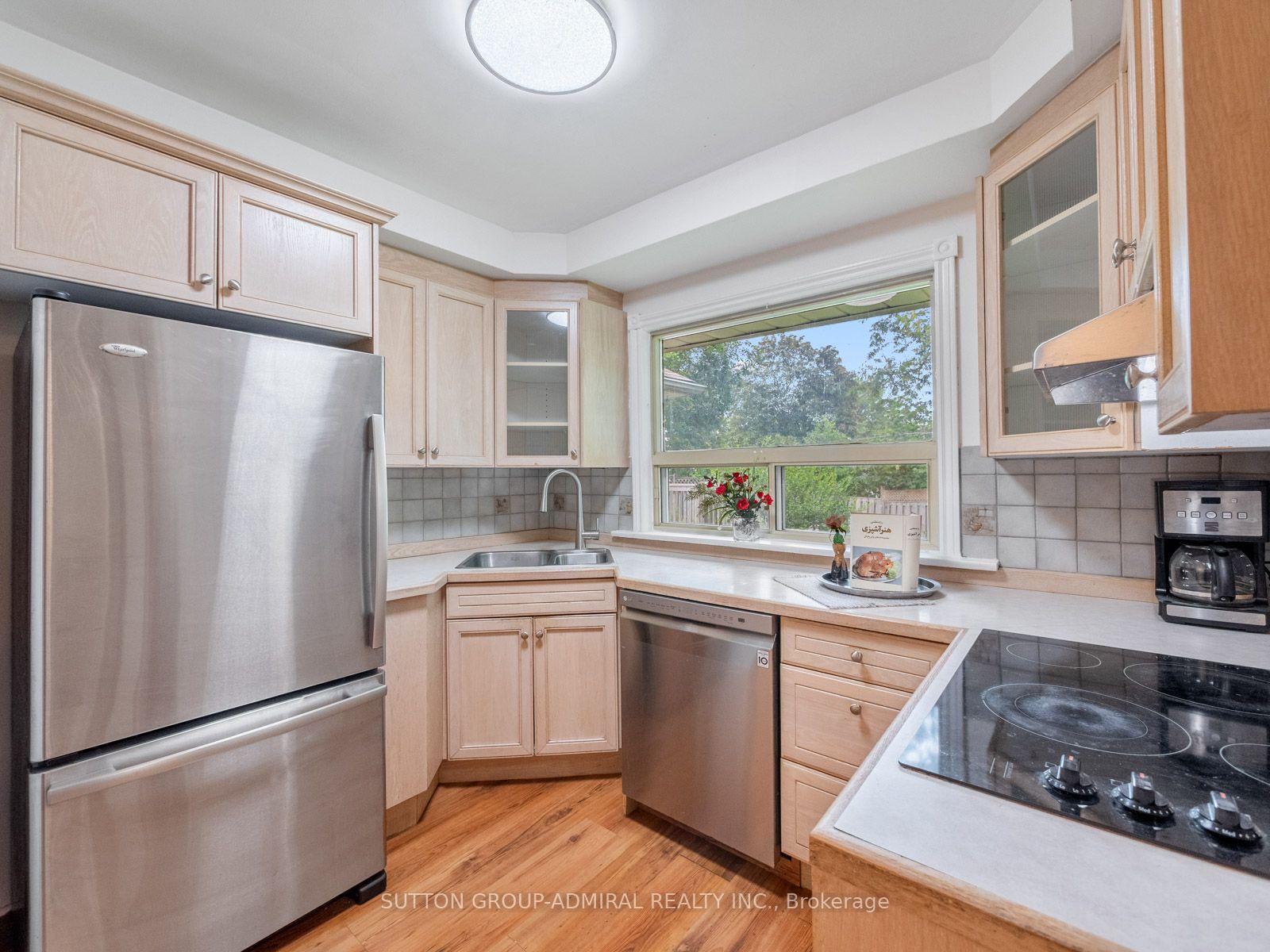 Photo 10 of 261 Carol Avenue, Newmarket, Central Newmarket — HOMEH