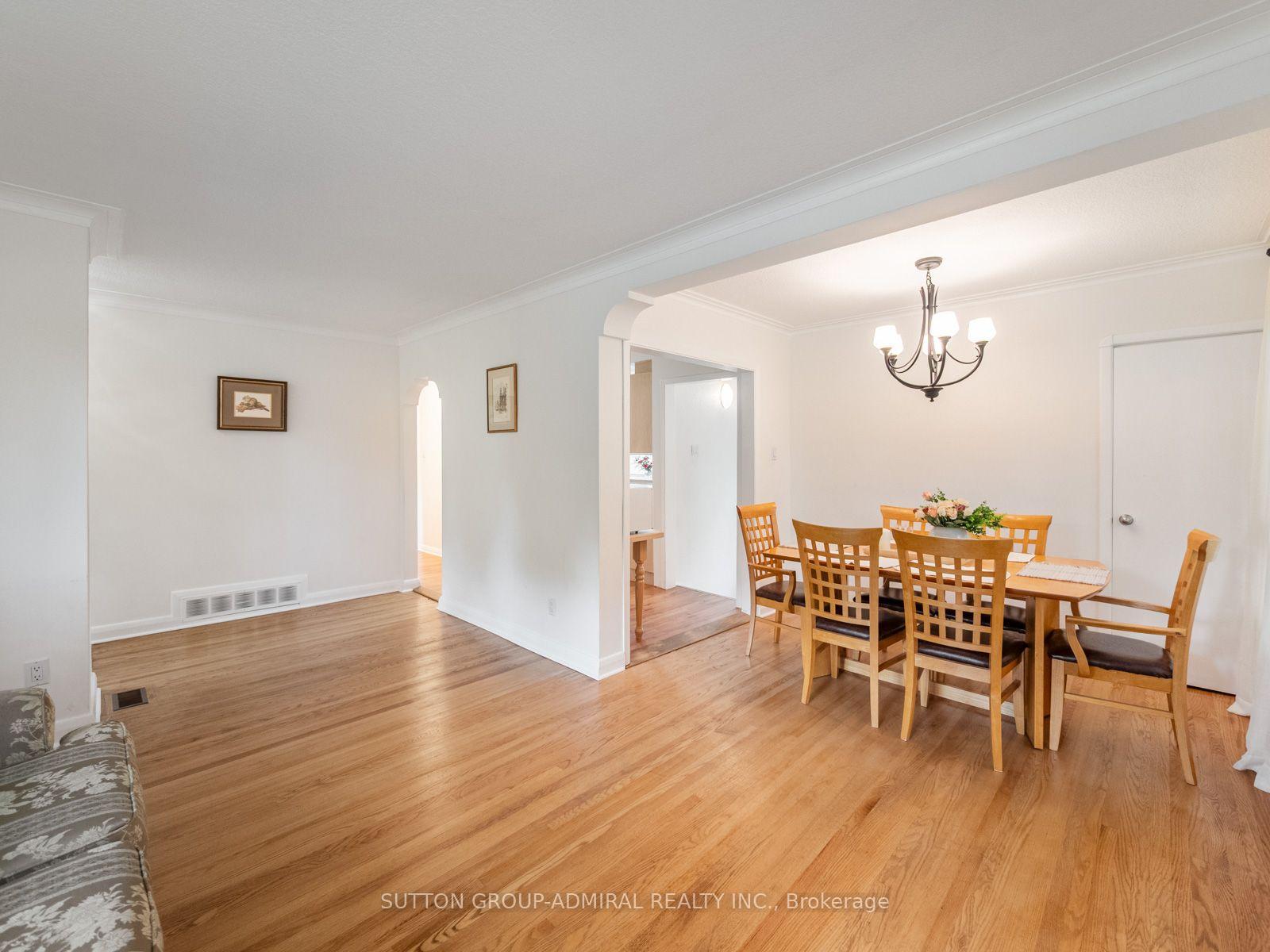 Photo 16 of 261 Carol Avenue, Newmarket, Central Newmarket — HOMEH