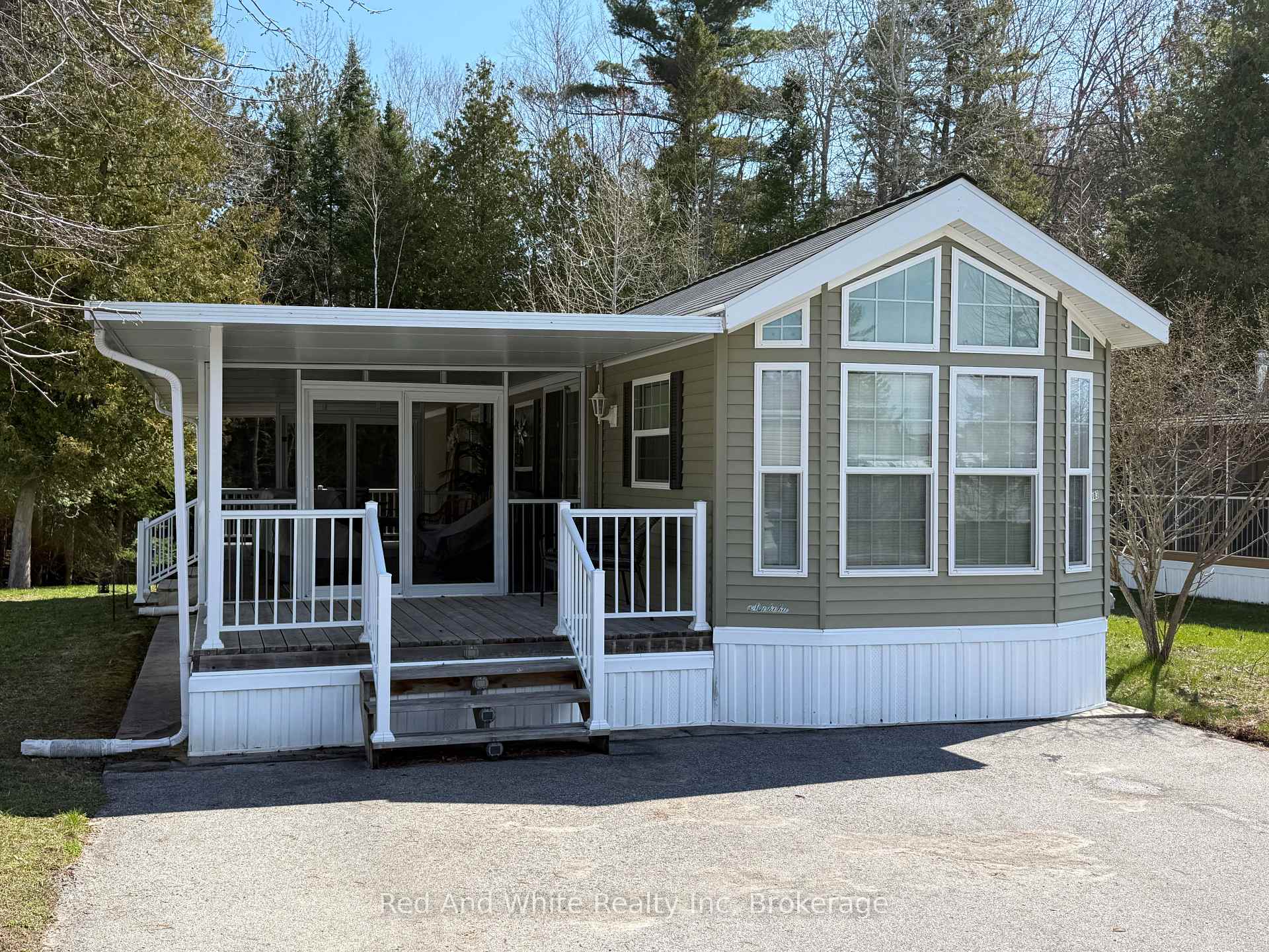 Photo 1 of 103 Madawaska Trail, Wasaga Beach — HOMEH
