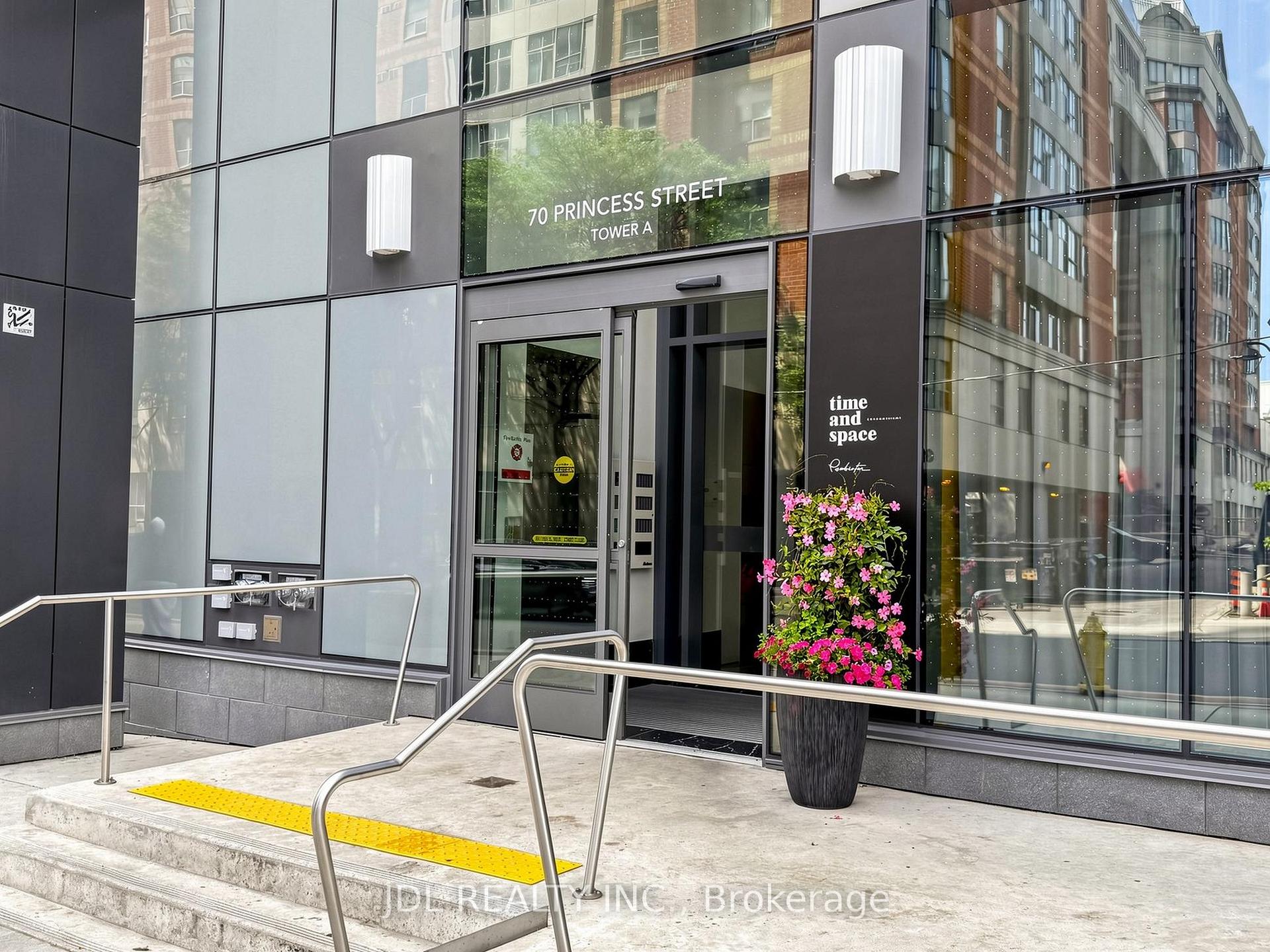 Photo 2 of Unit 2005, 70 Princess Street, Toronto, Waterfront Communities — HOMEH