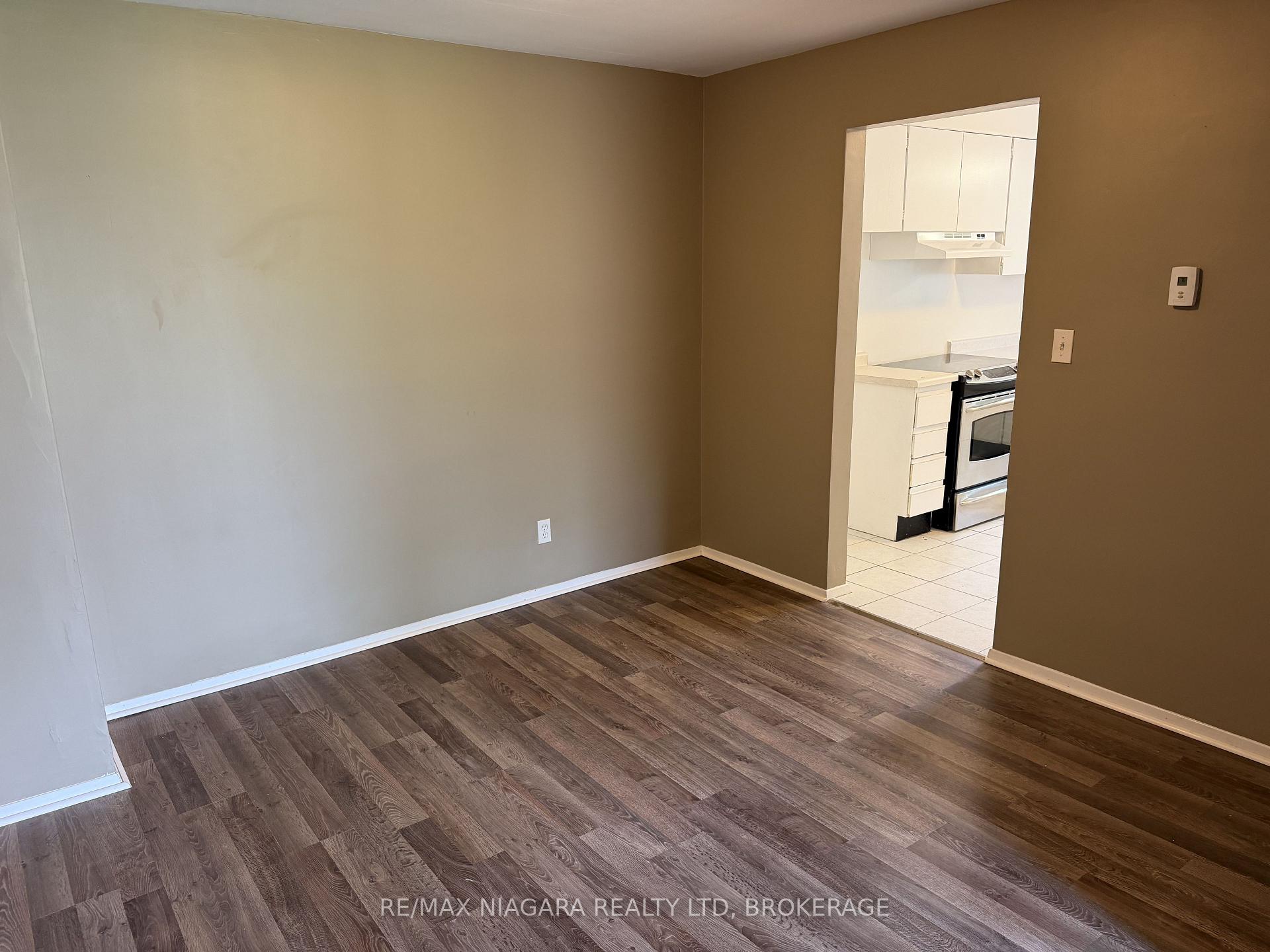 Photo 3 of Unit 4, 21 Woodlawn Road, Welland, N. Welland — HOMEH