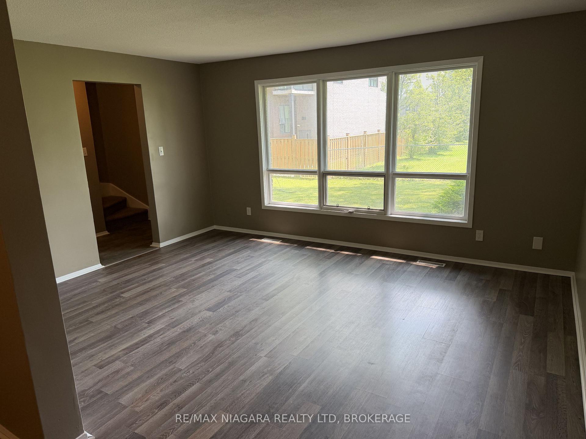Photo 4 of Unit 4, 21 Woodlawn Road, Welland, N. Welland — HOMEH