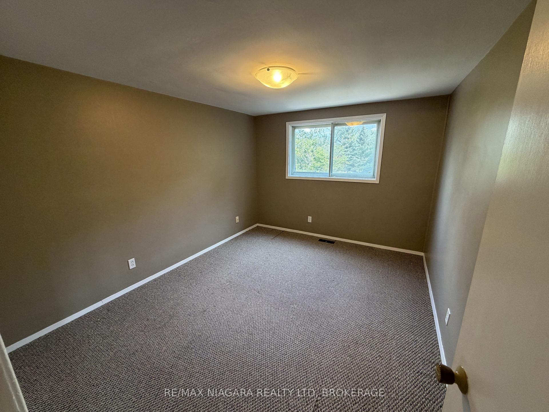 Photo 5 of Unit 4, 21 Woodlawn Road, Welland, N. Welland — HOMEH