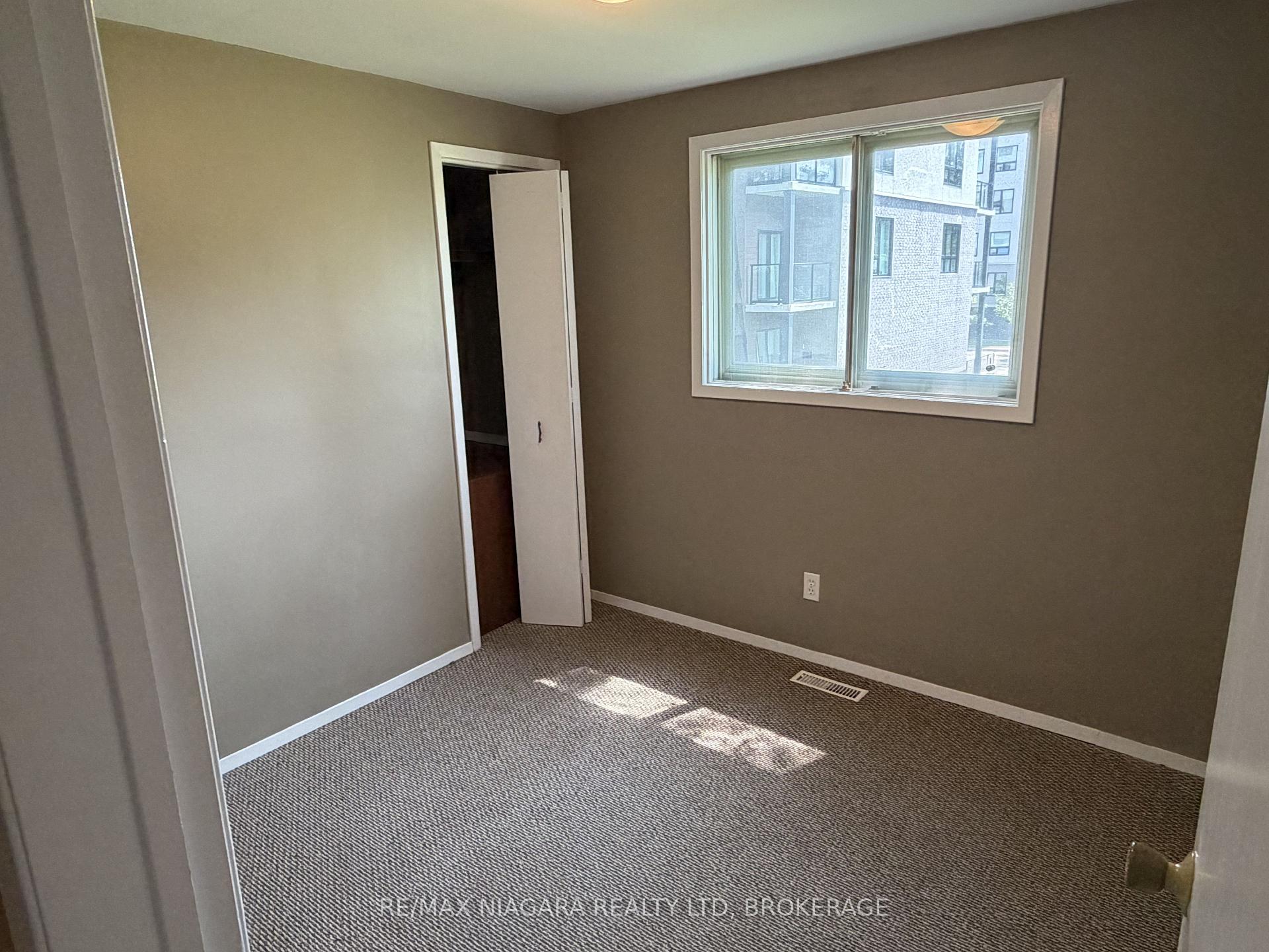 Photo 8 of Unit 4, 21 Woodlawn Road, Welland, N. Welland — HOMEH