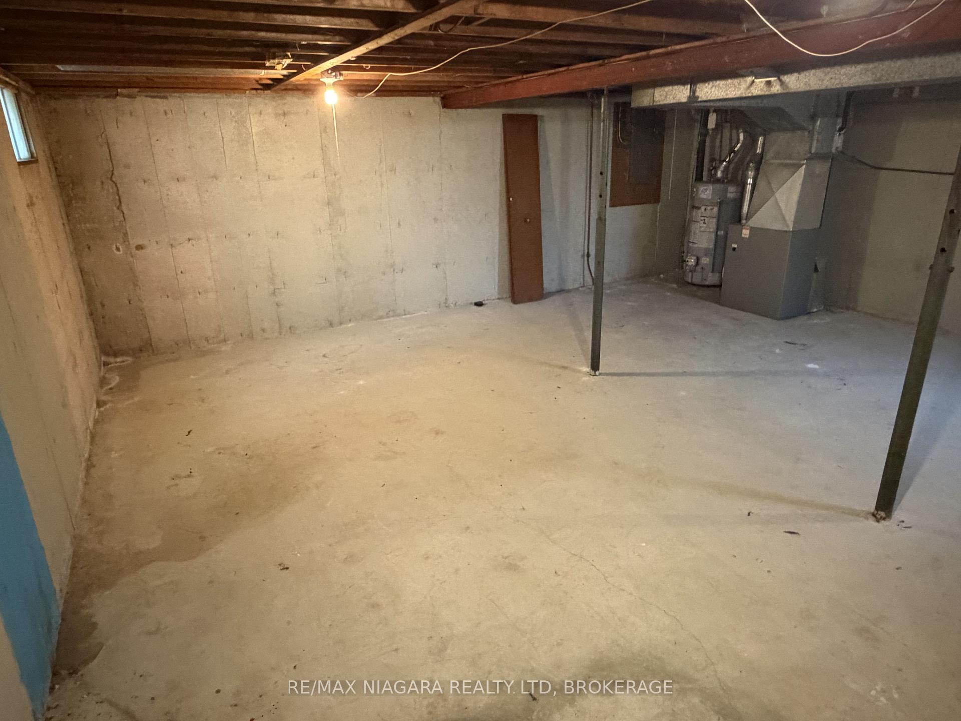 Photo 11 of Unit 4, 21 Woodlawn Road, Welland, N. Welland — HOMEH