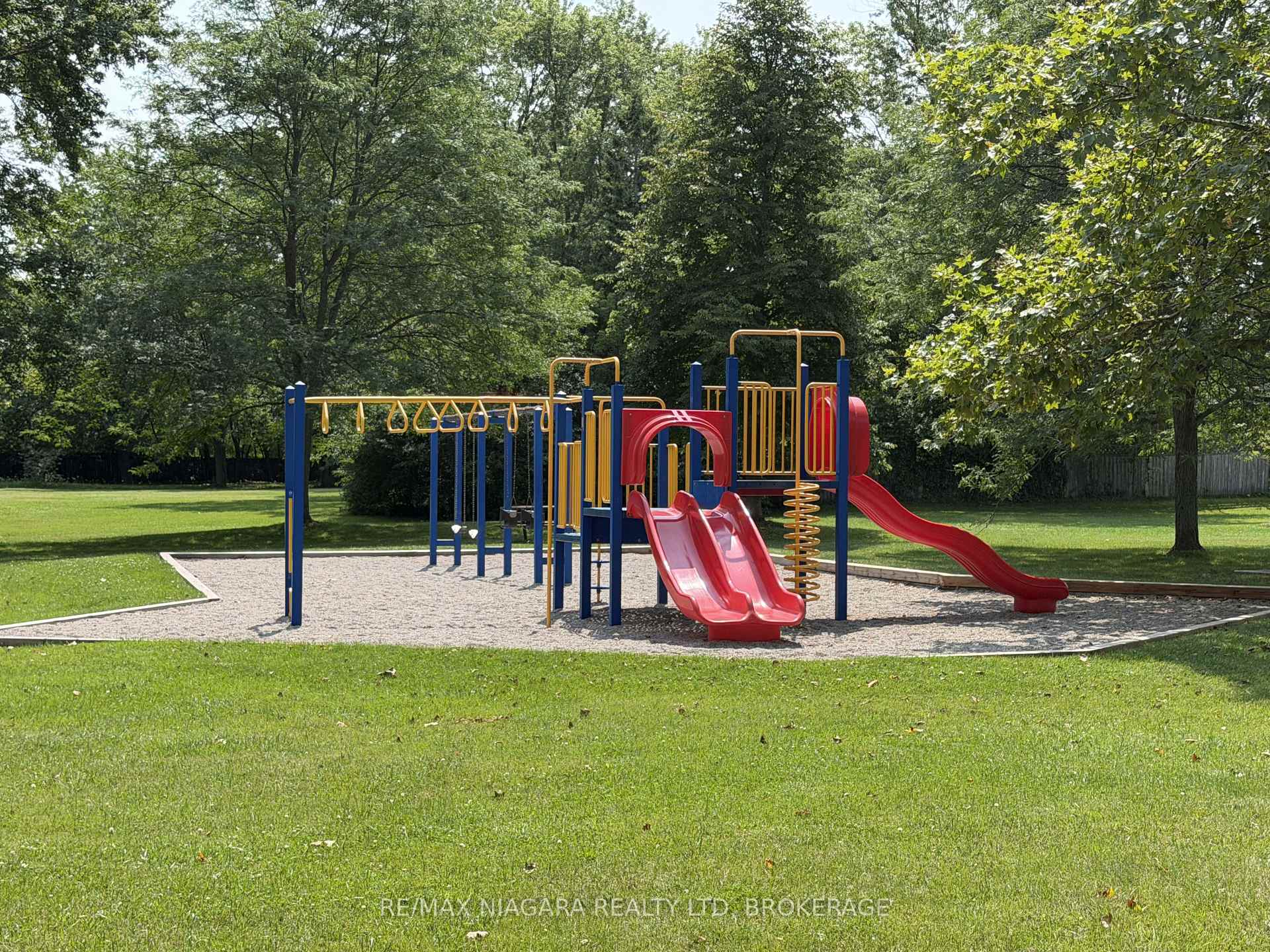 Photo 12 of Unit 4, 21 Woodlawn Road, Welland, N. Welland — HOMEH