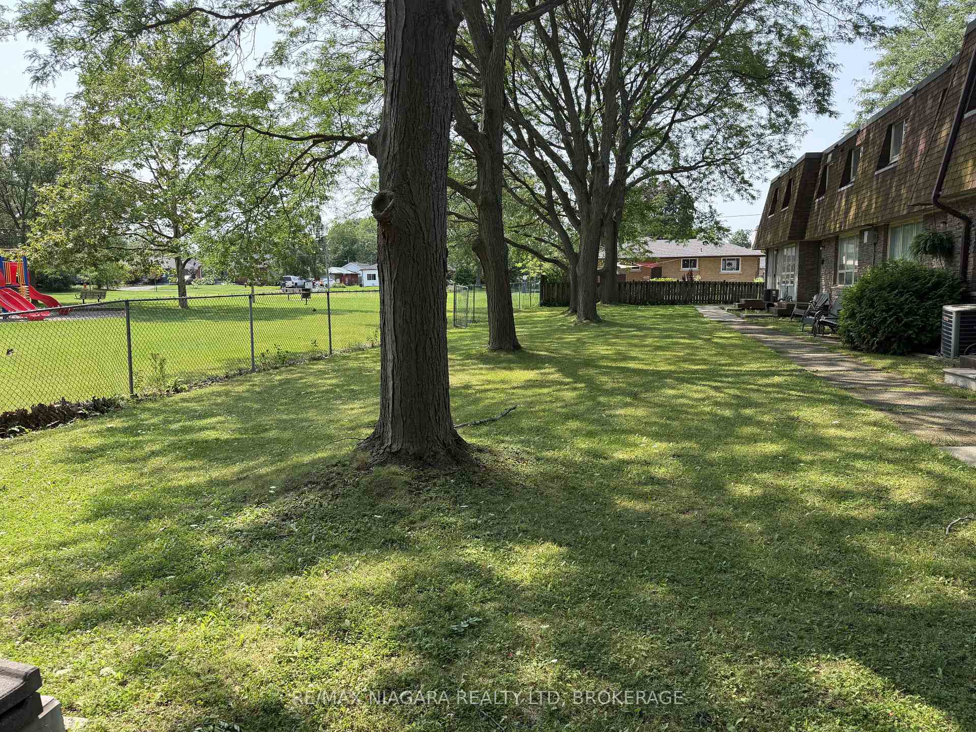 Photo 13 of Unit 4, 21 Woodlawn Road, Welland, N. Welland — HOMEH