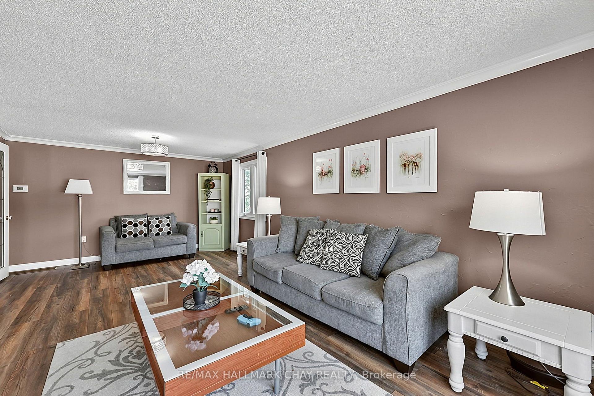 Photo 5 of 73 Browning Trail, Barrie, Letitia Heights — HOMEH