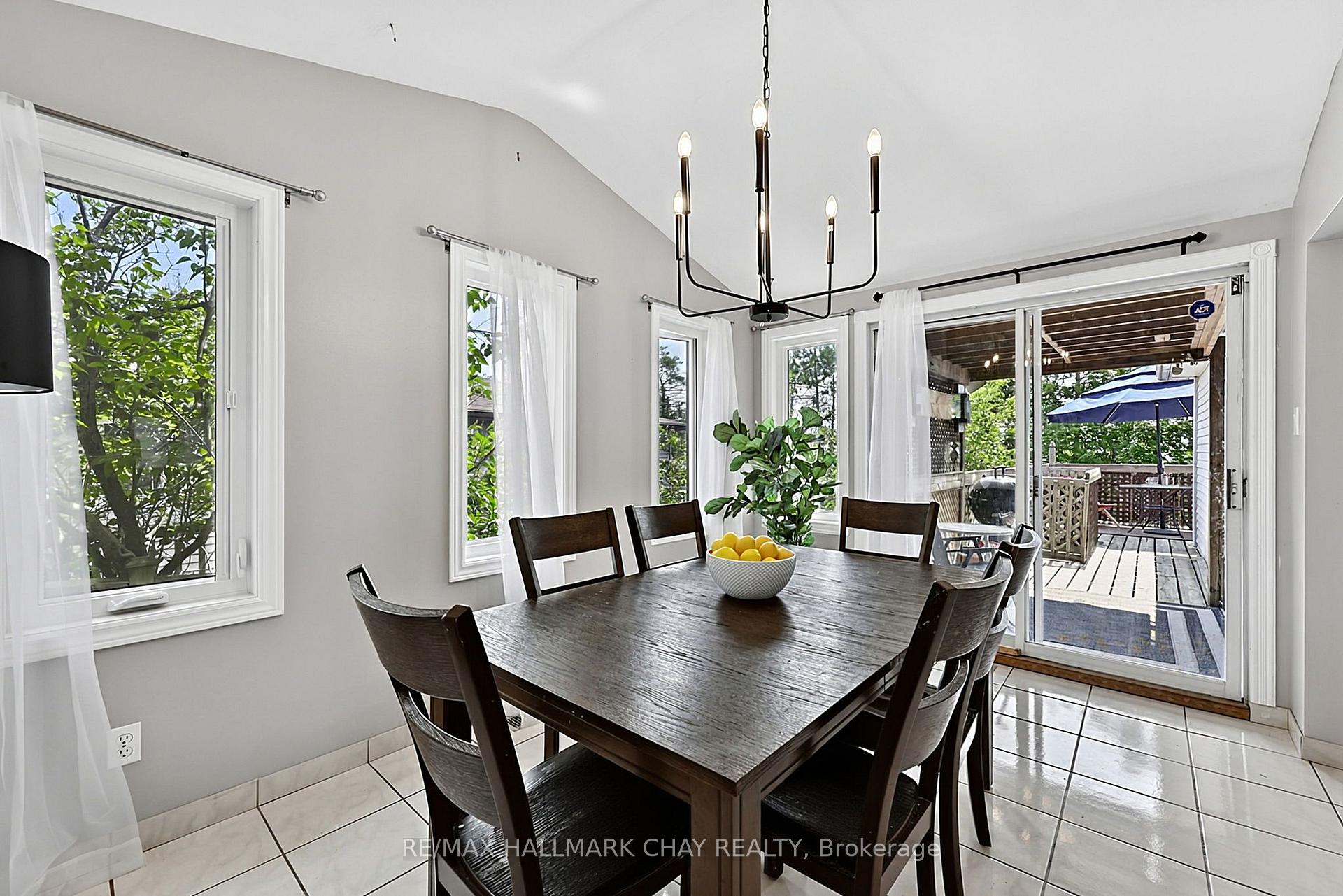 Photo 9 of 73 Browning Trail, Barrie, Letitia Heights — HOMEH