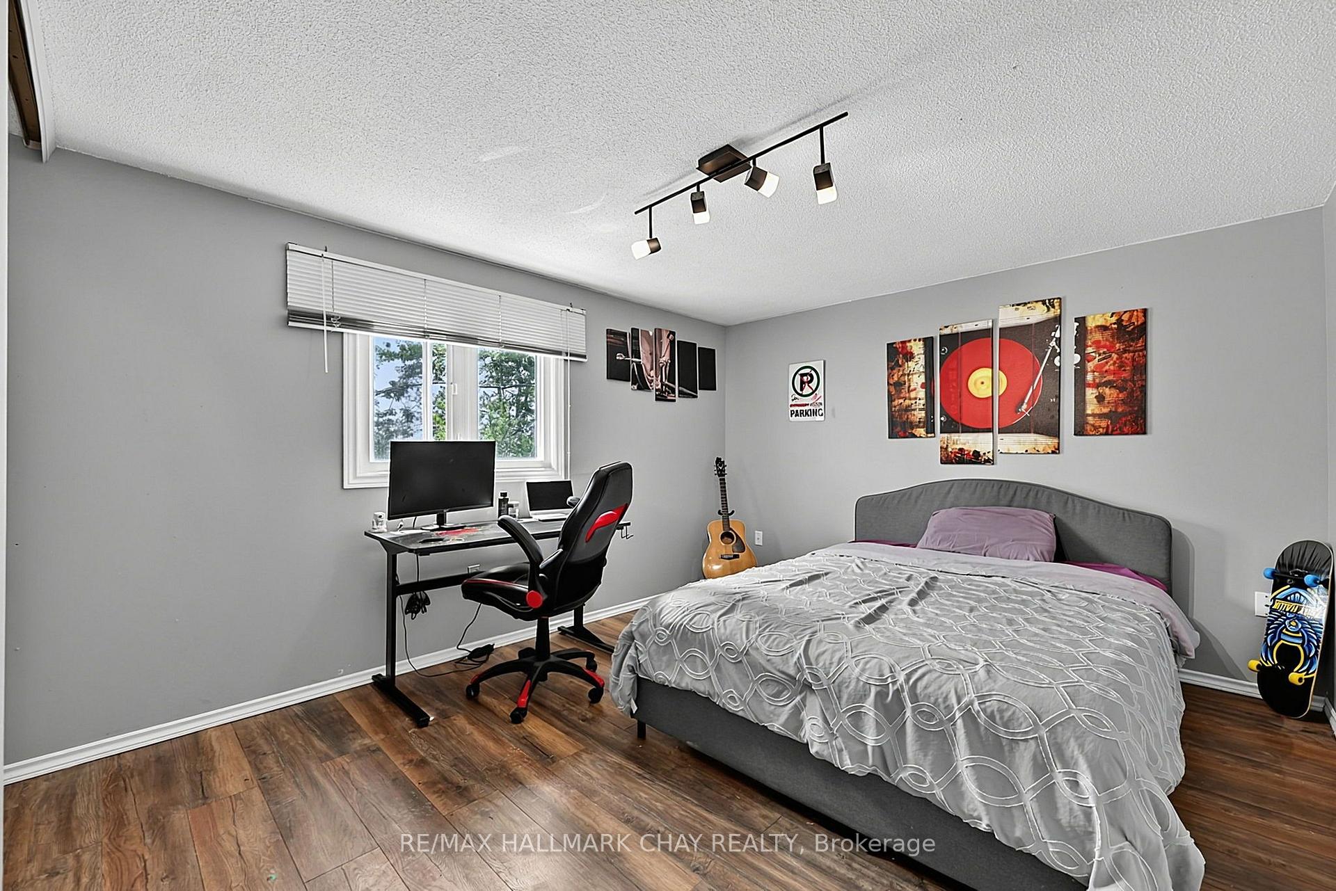 Photo 11 of 73 Browning Trail, Barrie, Letitia Heights — HOMEH