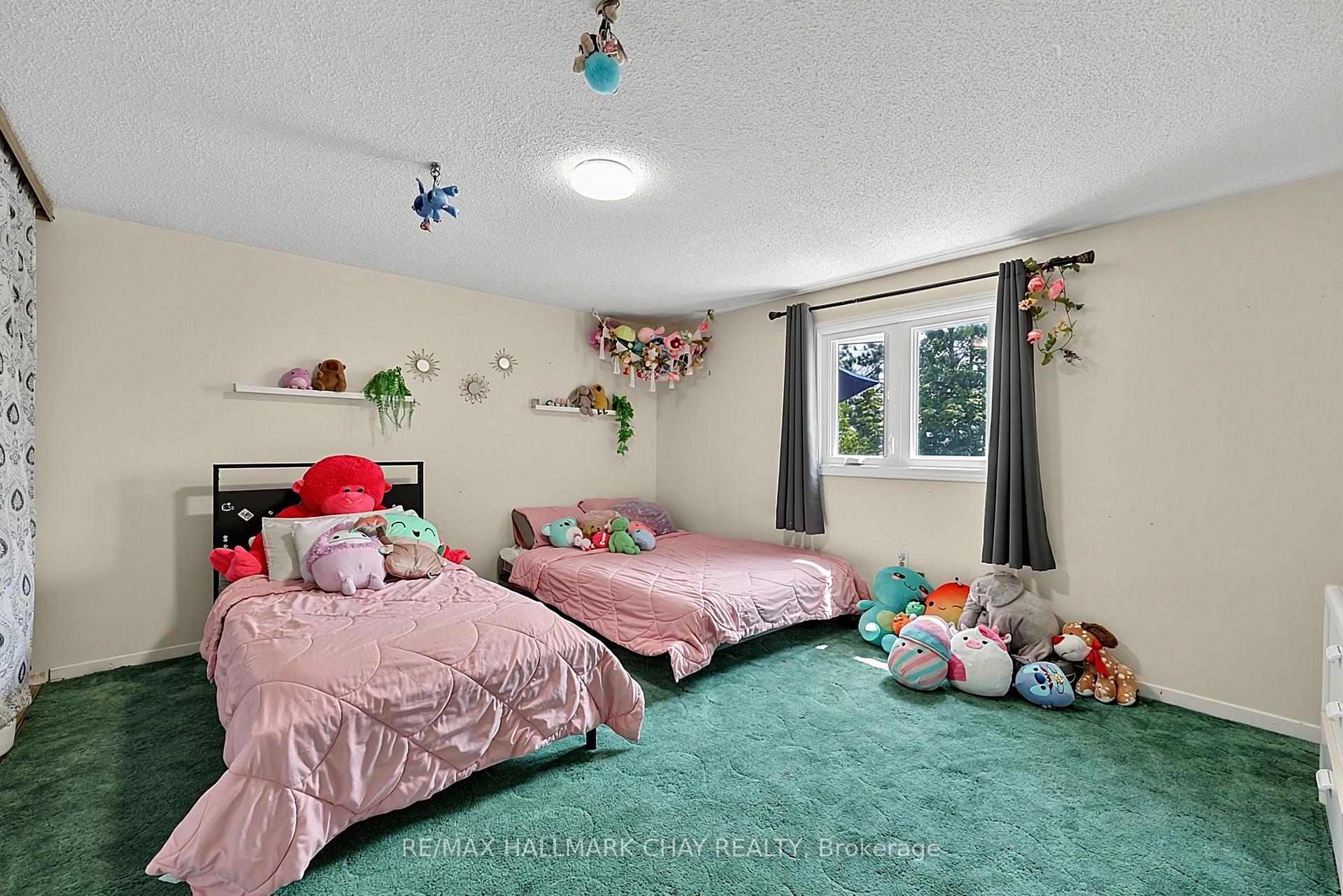 Photo 13 of 73 Browning Trail, Barrie, Letitia Heights — HOMEH