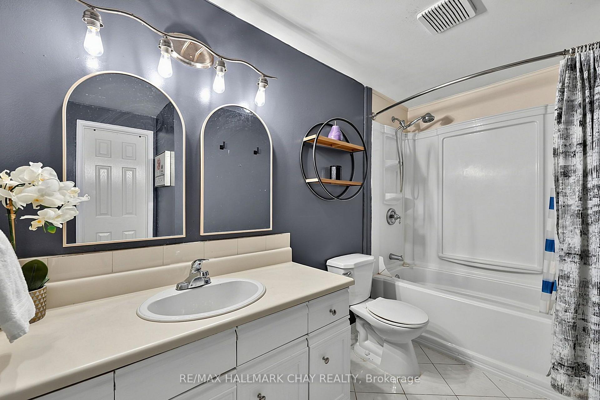 Photo 14 of 73 Browning Trail, Barrie, Letitia Heights — HOMEH