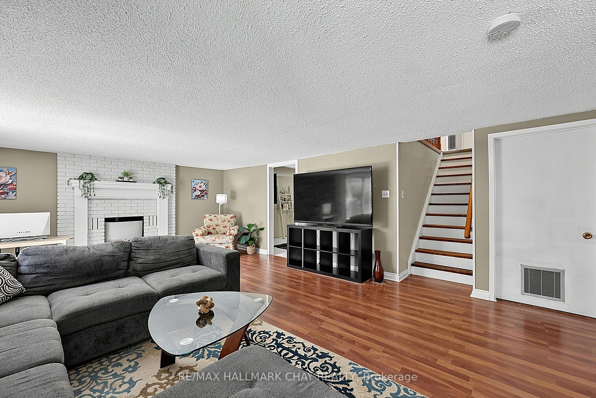 Photo 16 of 73 Browning Trail, Barrie, Letitia Heights — HOMEH
