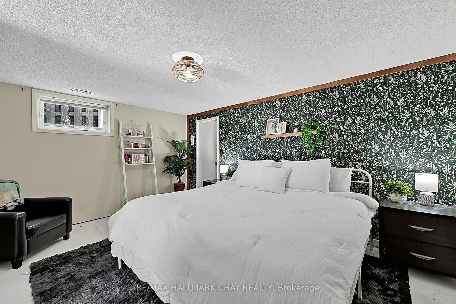 Photo 17 of 73 Browning Trail, Barrie, Letitia Heights — HOMEH